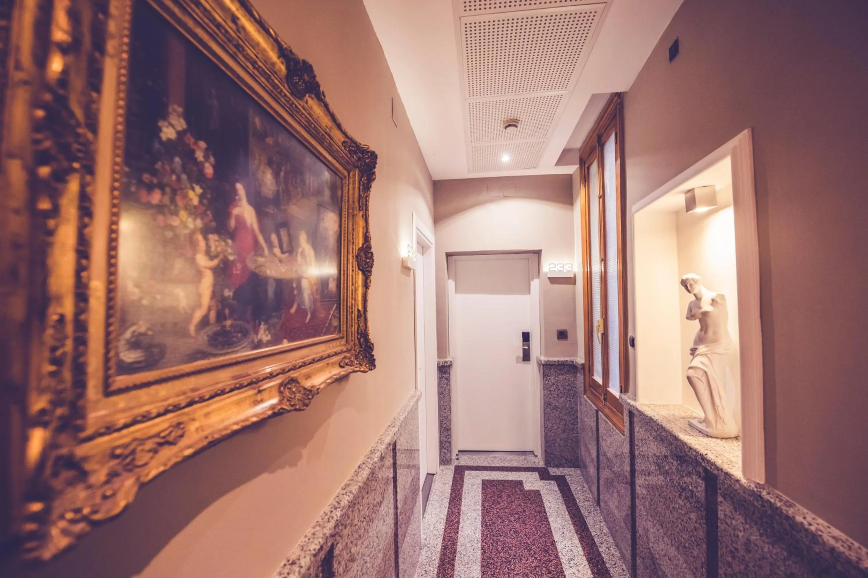 Property building in Hostal Marlasca