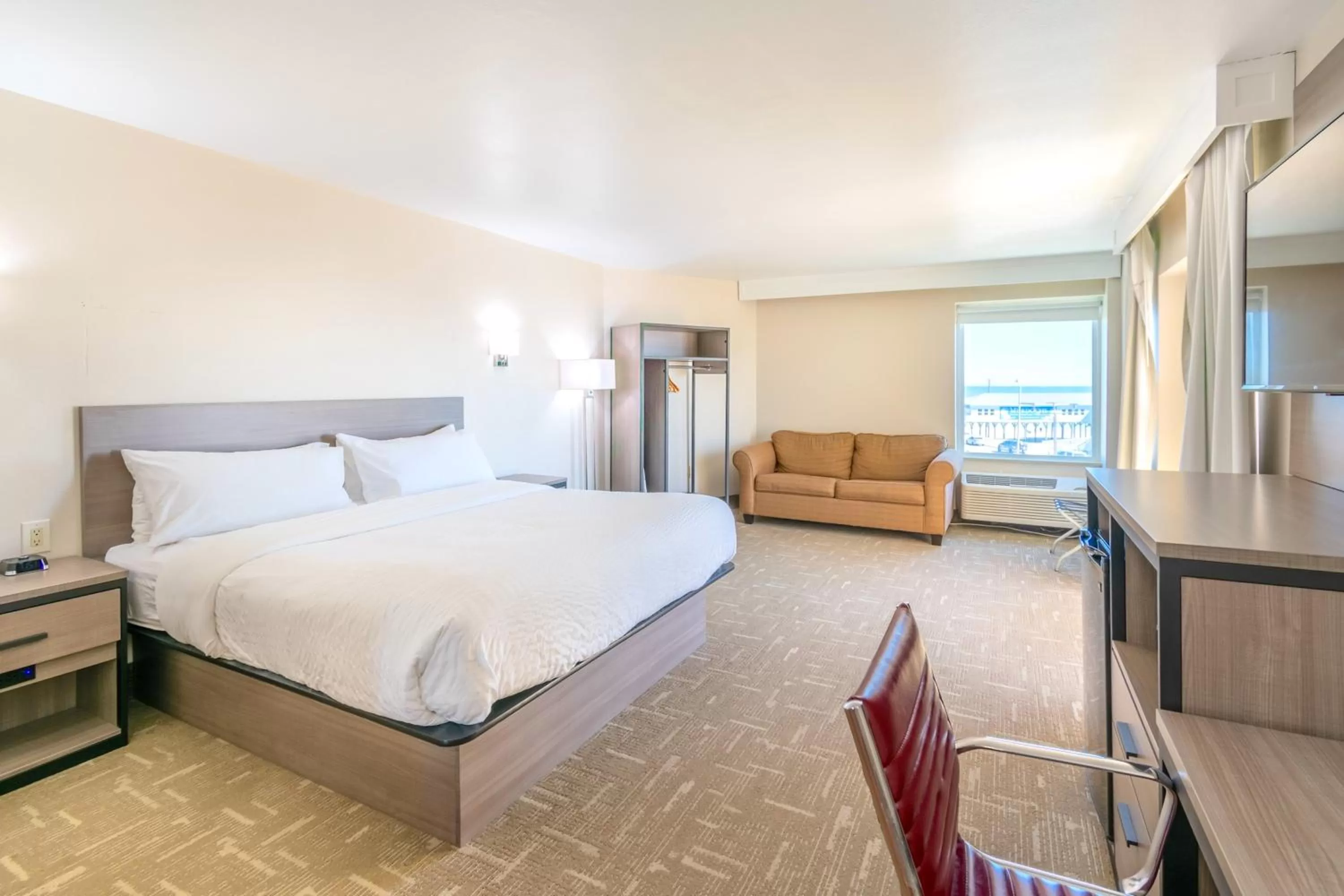 Photo of the whole room in Clarion Pointe Galveston Seawall