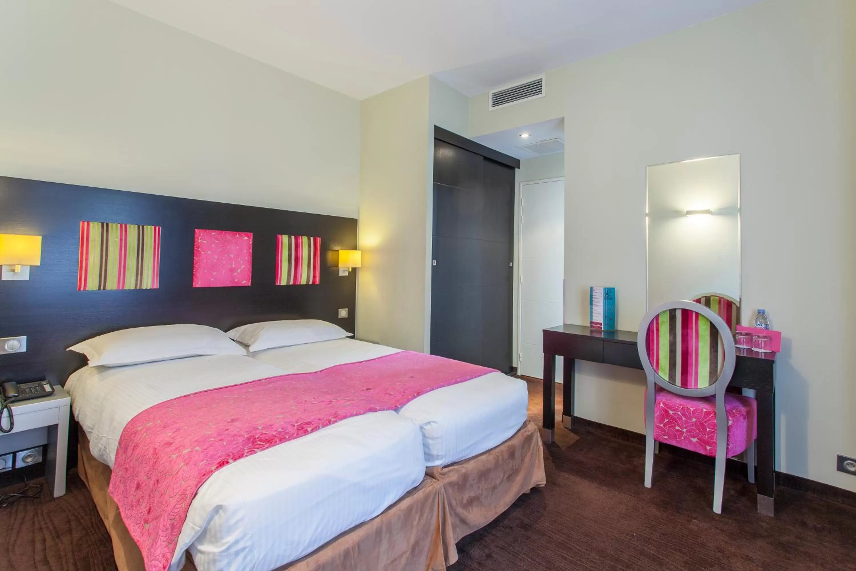 Bed in Hôtel Baptistin