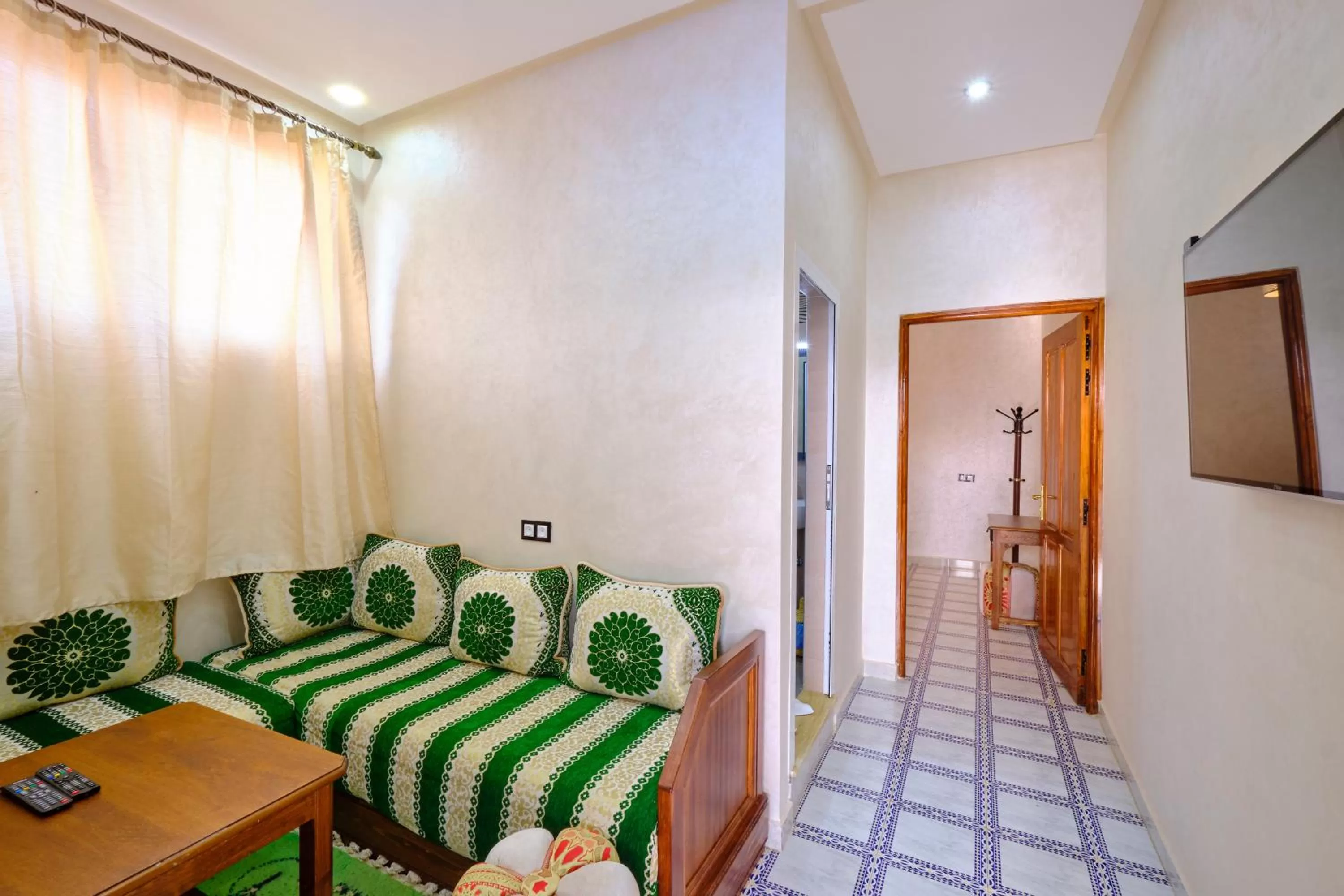 Living room, Bed in Hotel Central Palace