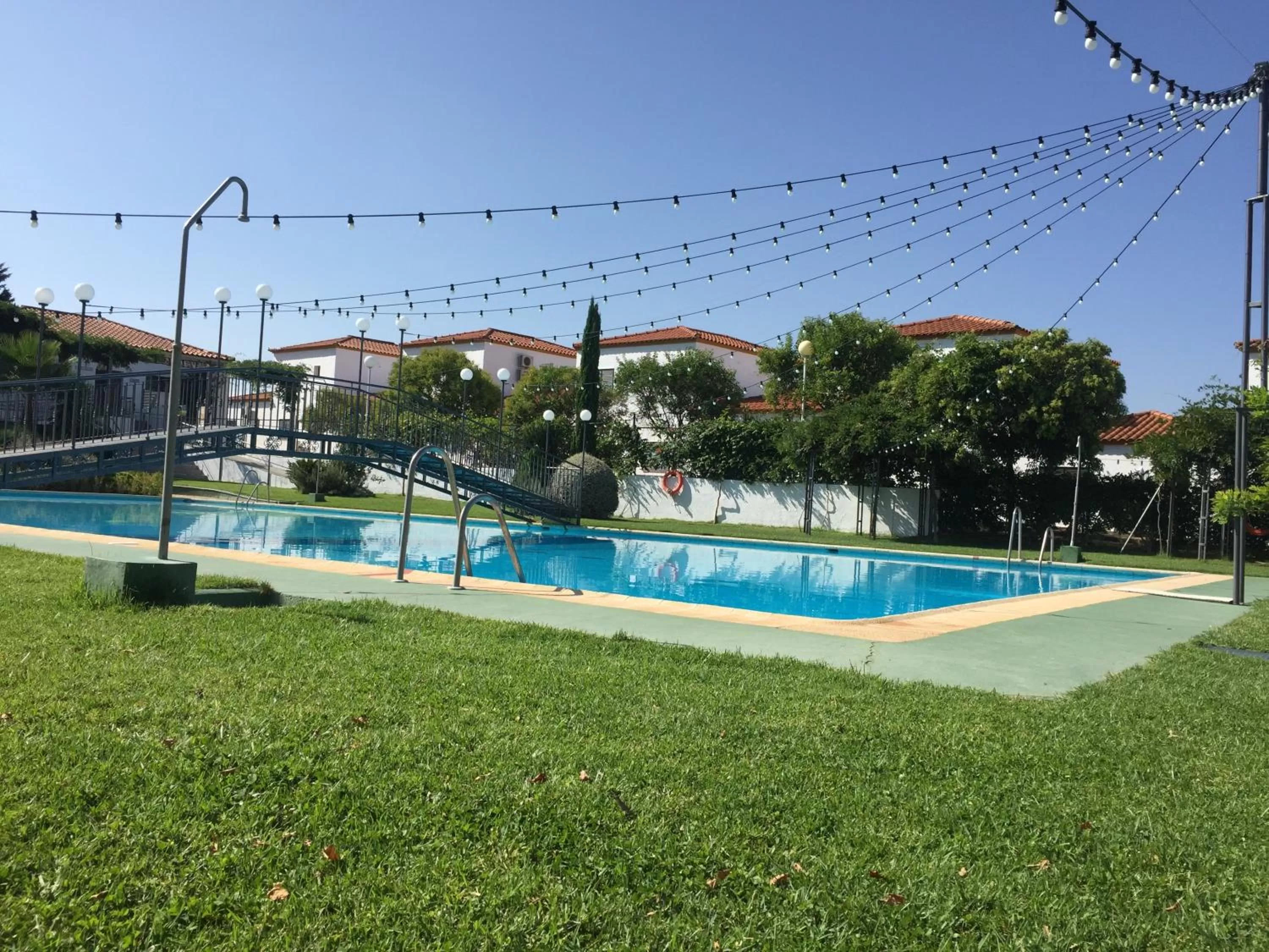 Swimming pool in Apartamentos Atalayas Extremadura