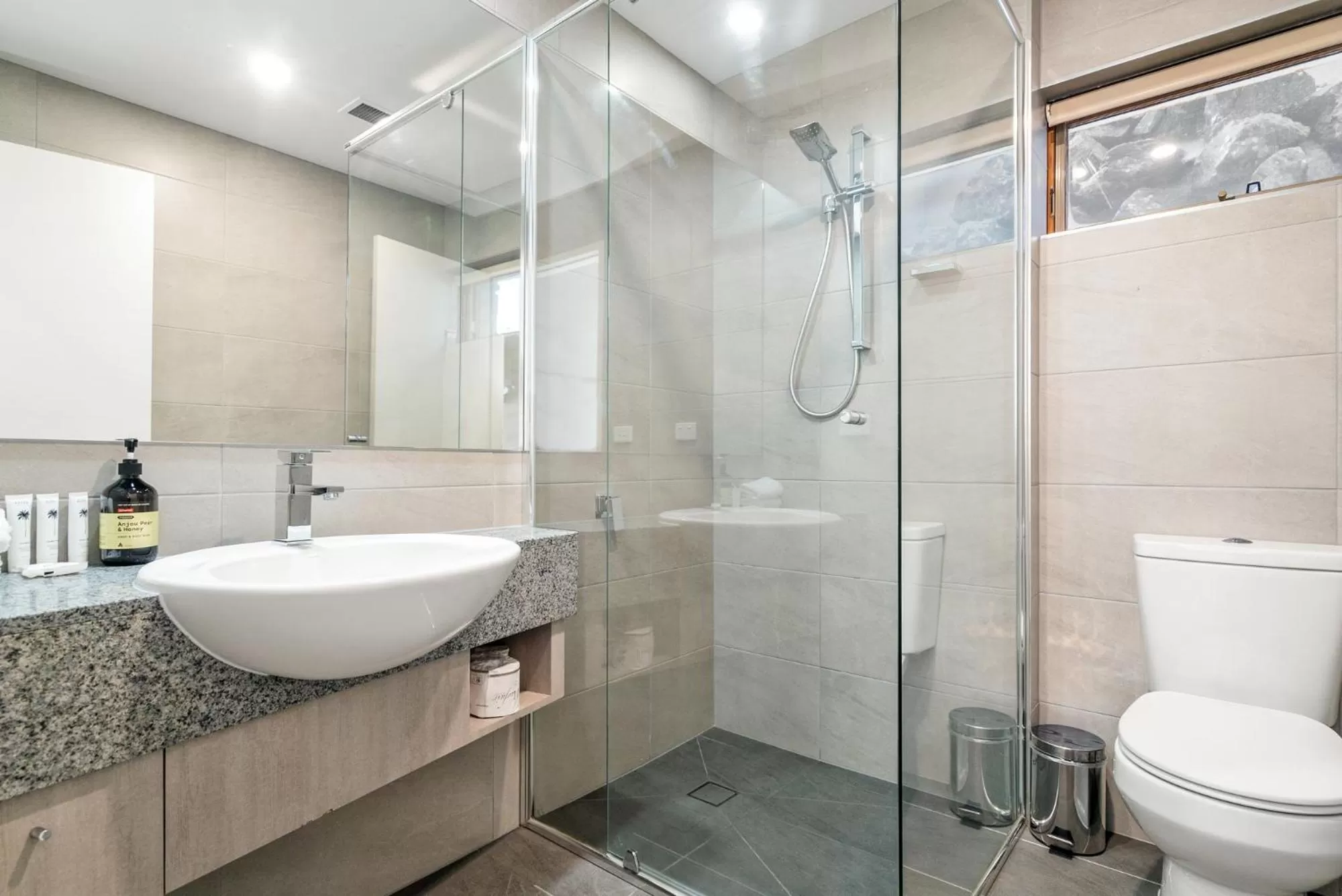 Bathroom in Alpine Woodsmoke Apartments