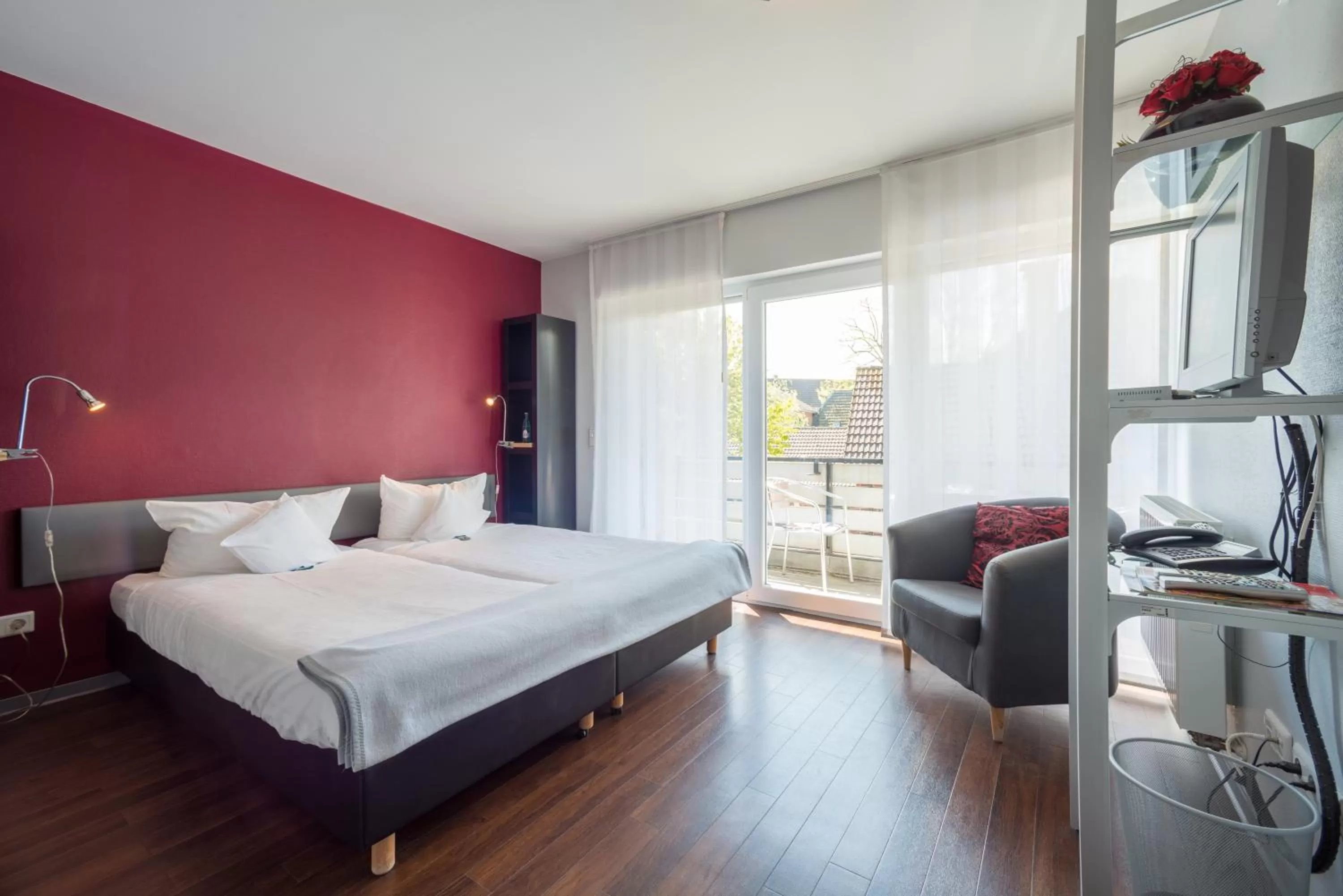 Photo of the whole room, Bed in zuhause bei Hoffmann