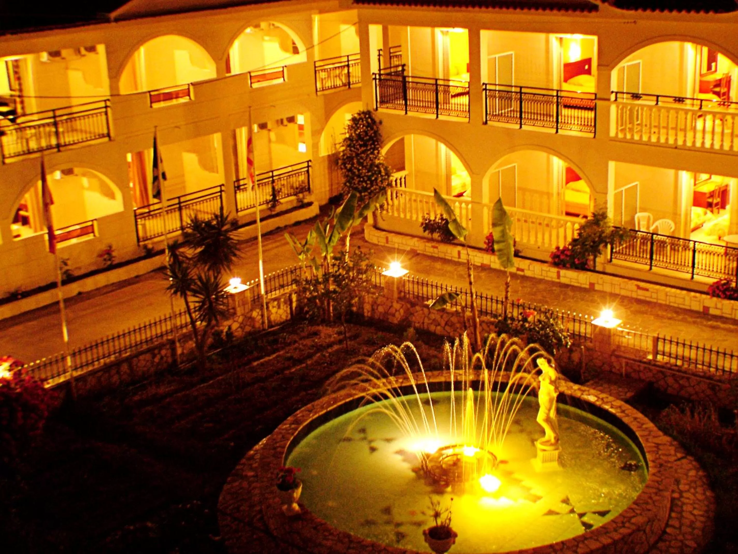 Facade/entrance in Canadian Hotel