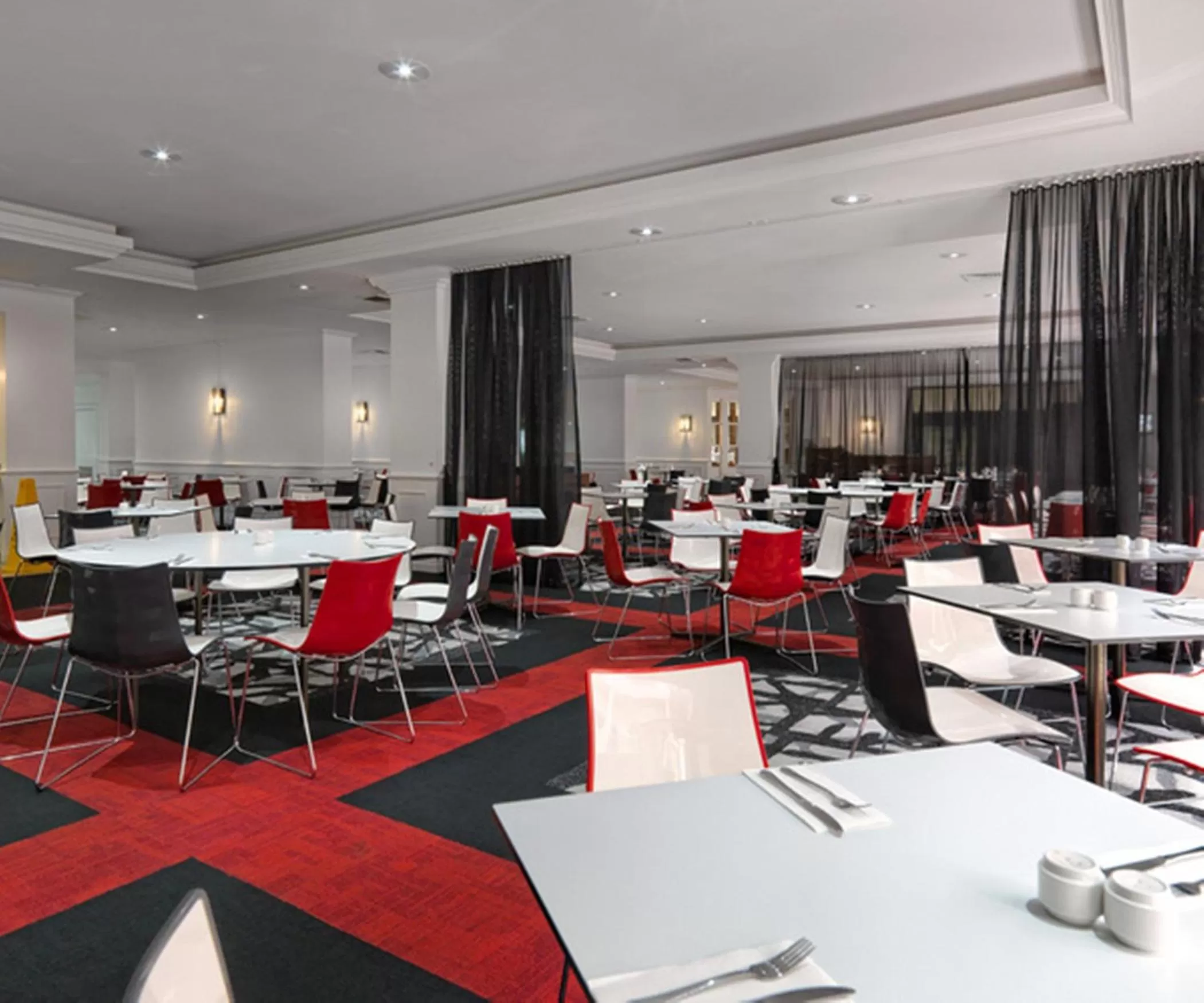 Restaurant/places to eat in Novotel Surfers Paradise