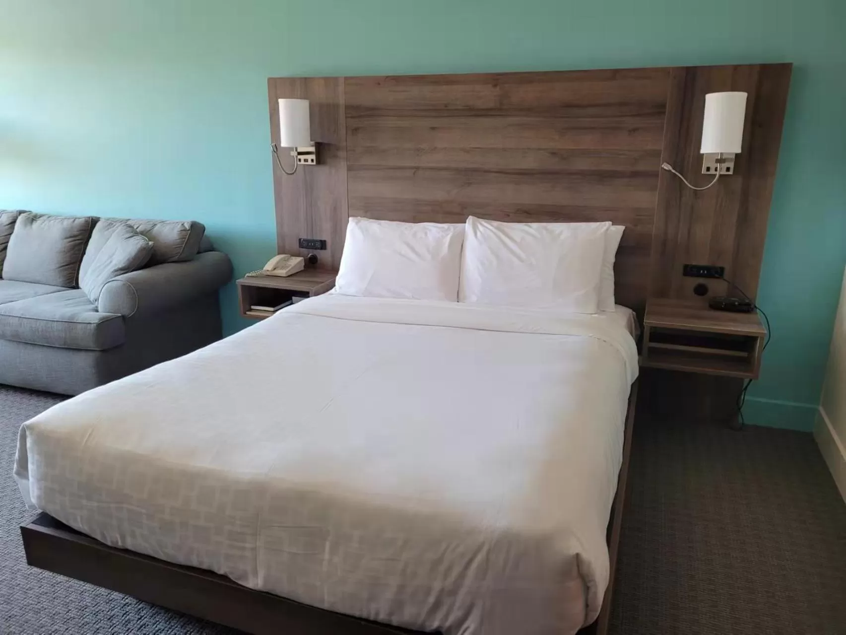 Bed in Manoir des Sables Hôtel & Golf