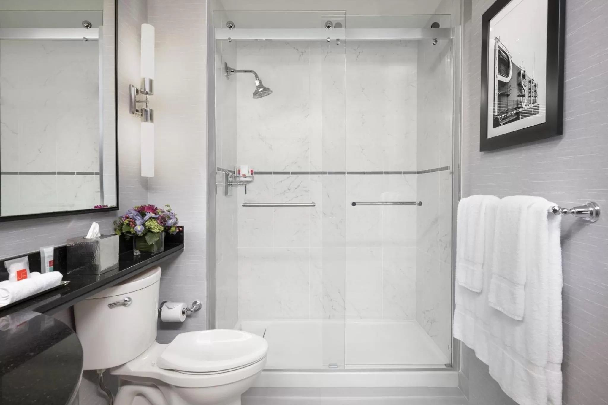 Photo of the whole room in Loews Philadelphia Hotel