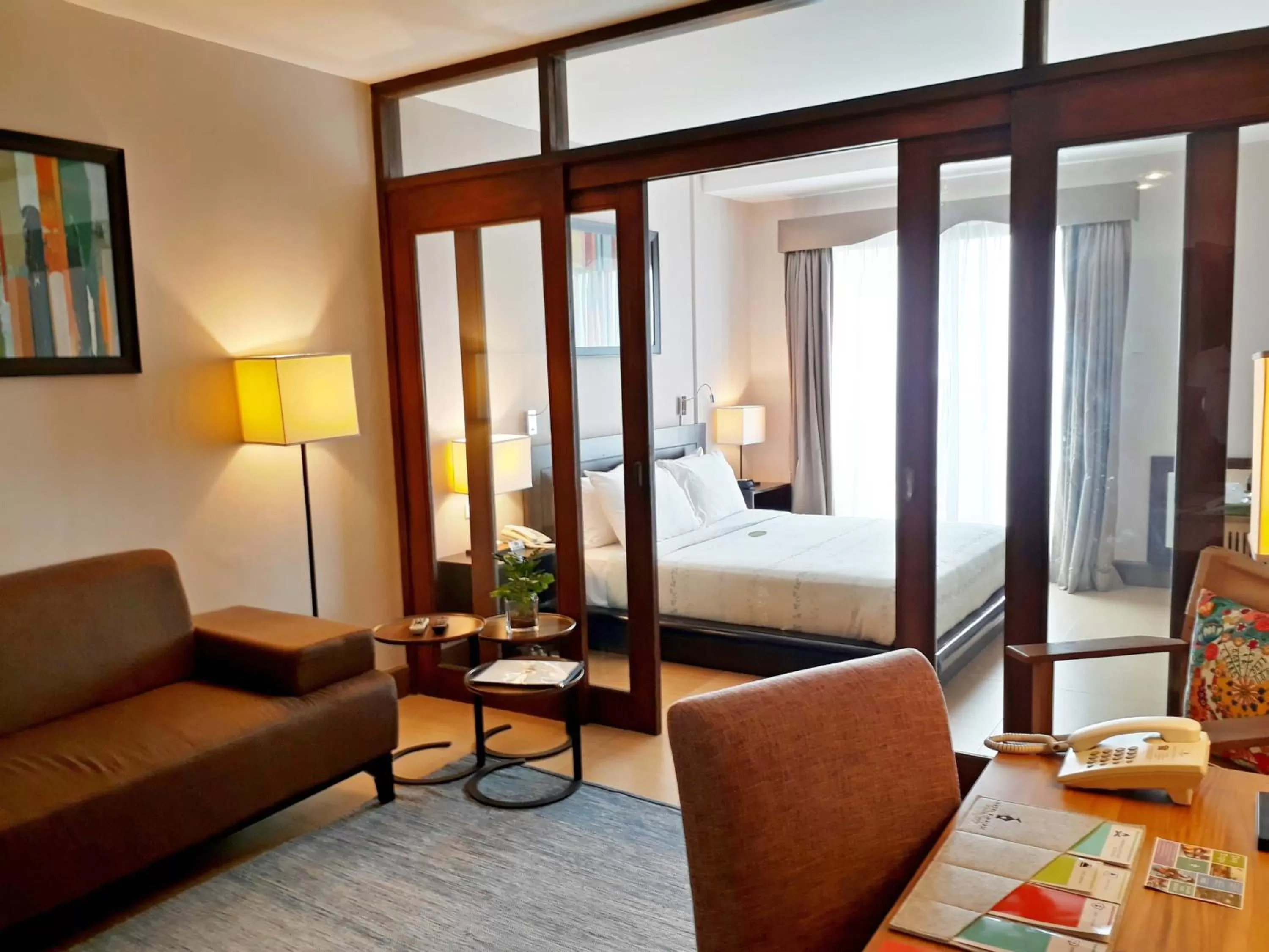 Garden view, Bed in Hotel Kimberly Tagaytay