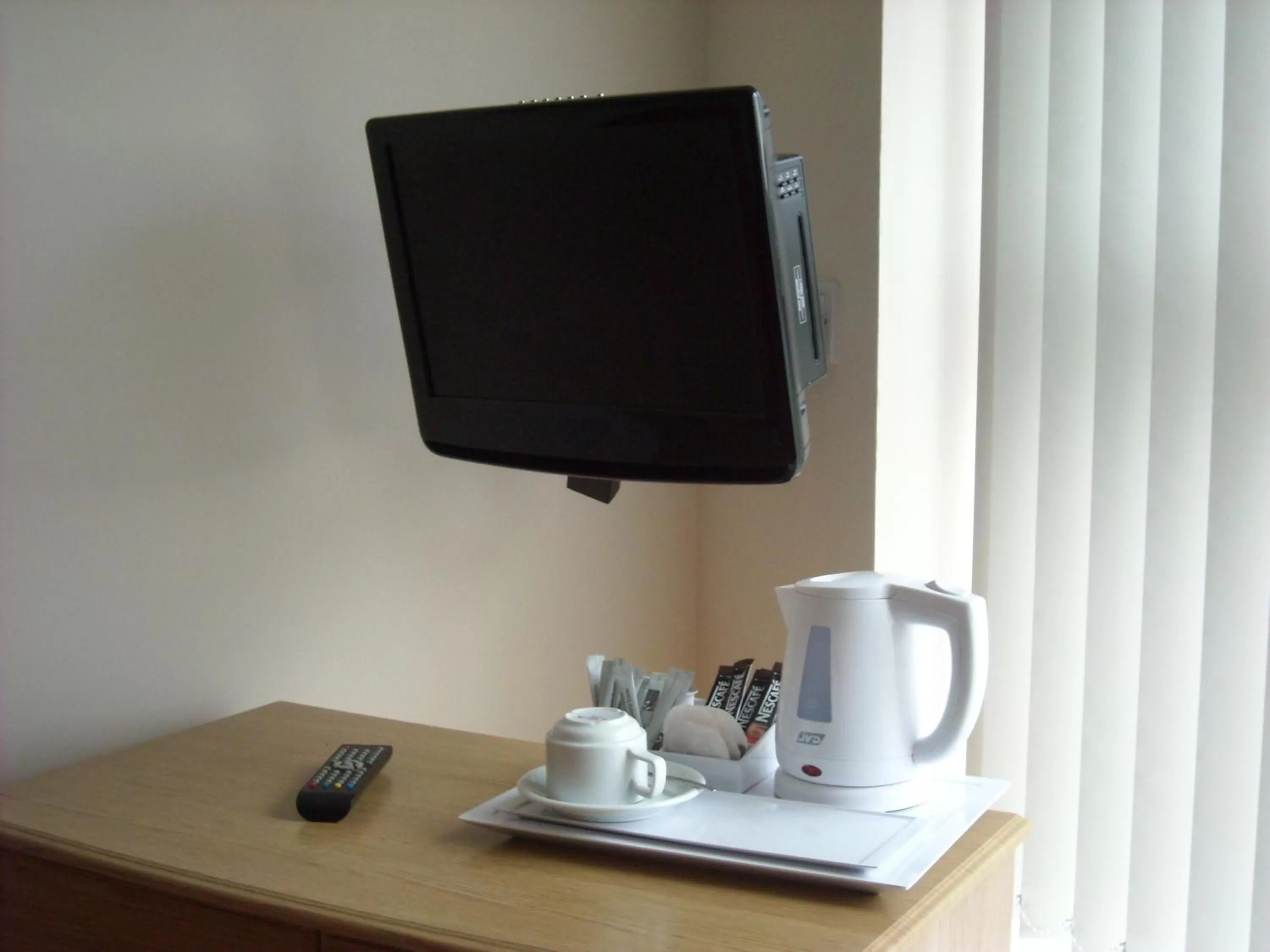 Coffee/tea facilities in The Embassy Hotel