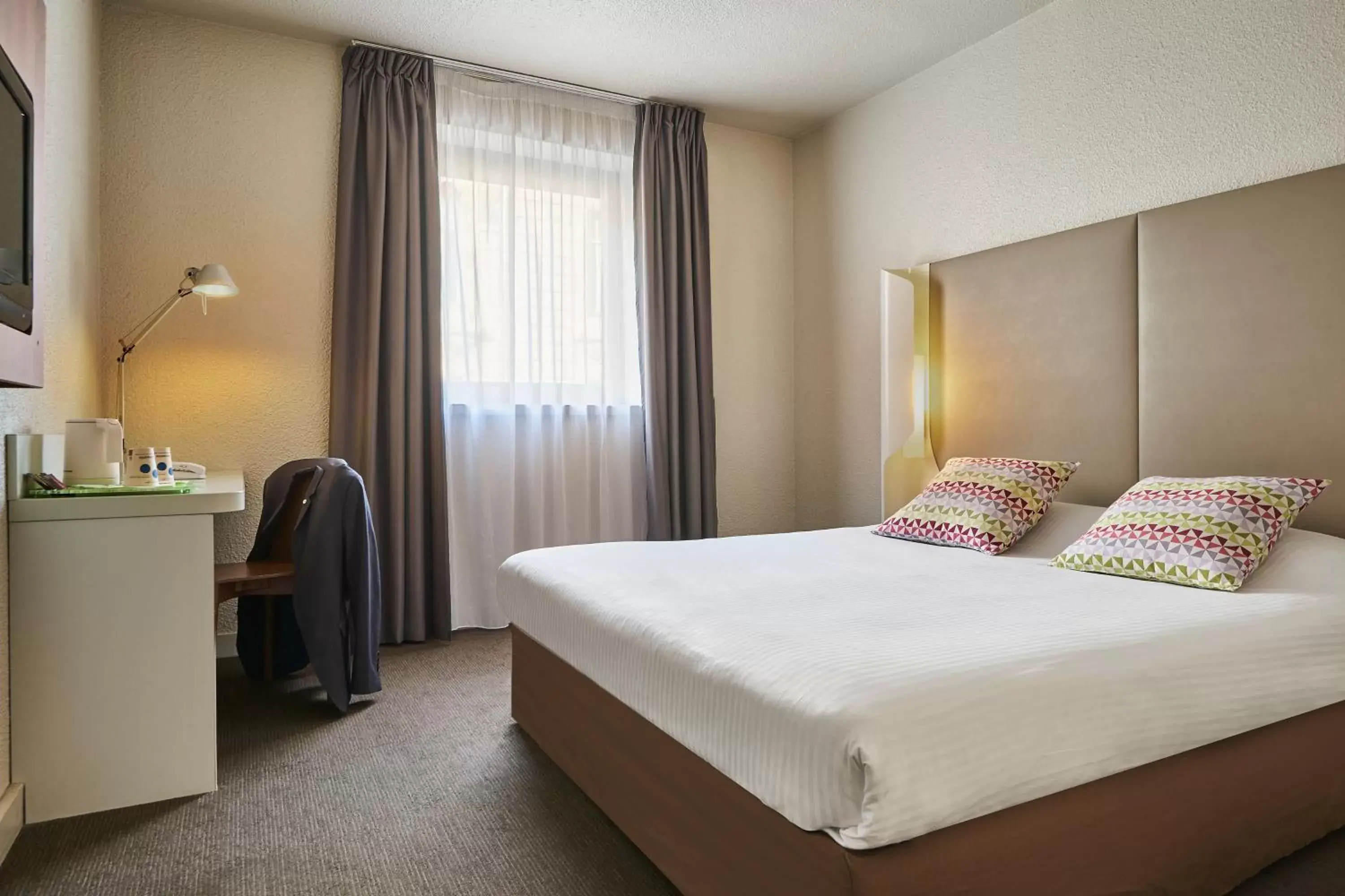 Standard Double Room in Campanile Lyon Centre - Berges du Rhône Standard Double Room in Campanile Lyon Centre - Berges du Rhône