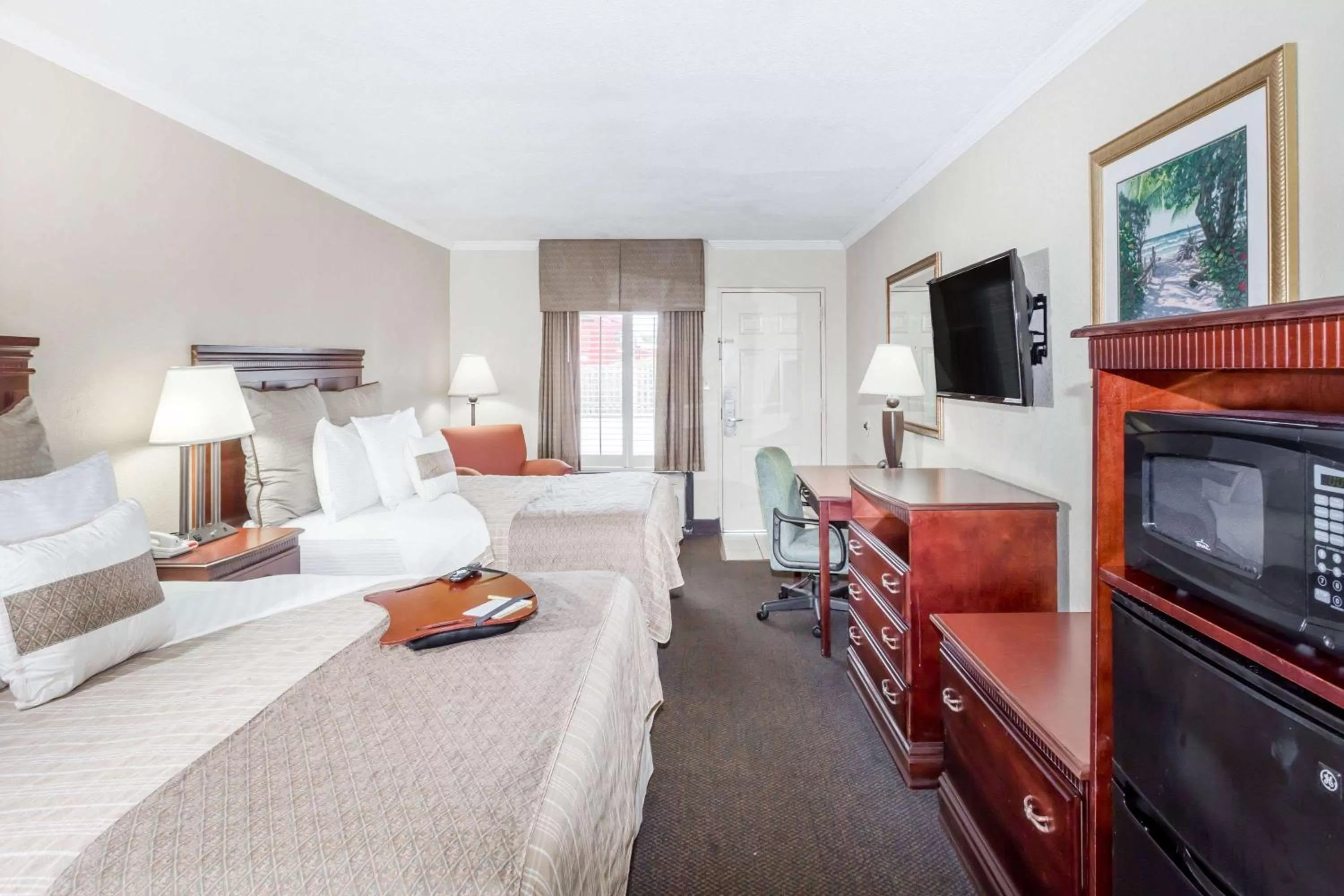 Photo of the whole room, Bed in Days Inn by Wyndham Destin