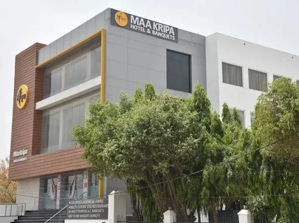 Property Building in MAA KRIPA HOTEL and BANQUETS Property Building in MAA KRIPA HOTEL and BANQUETS