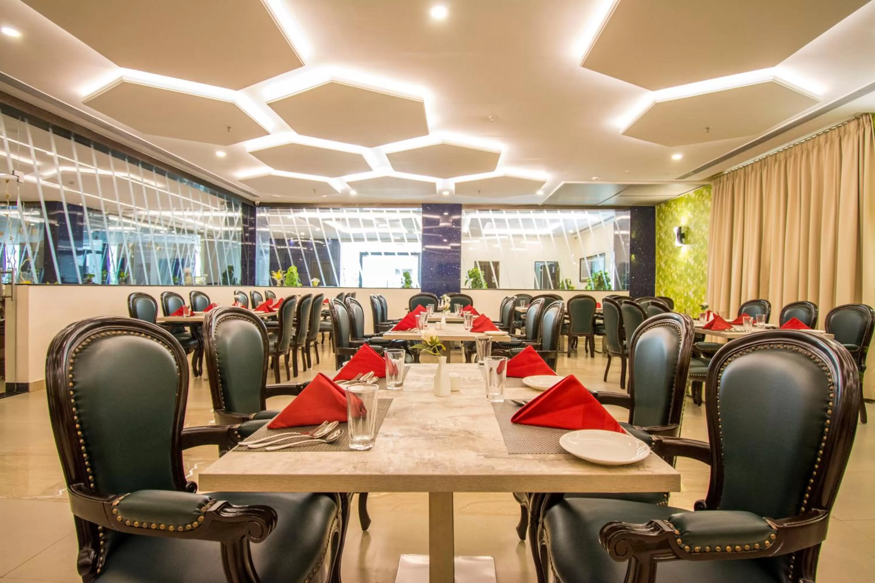 Restaurant/places to eat in Mantris Hotel