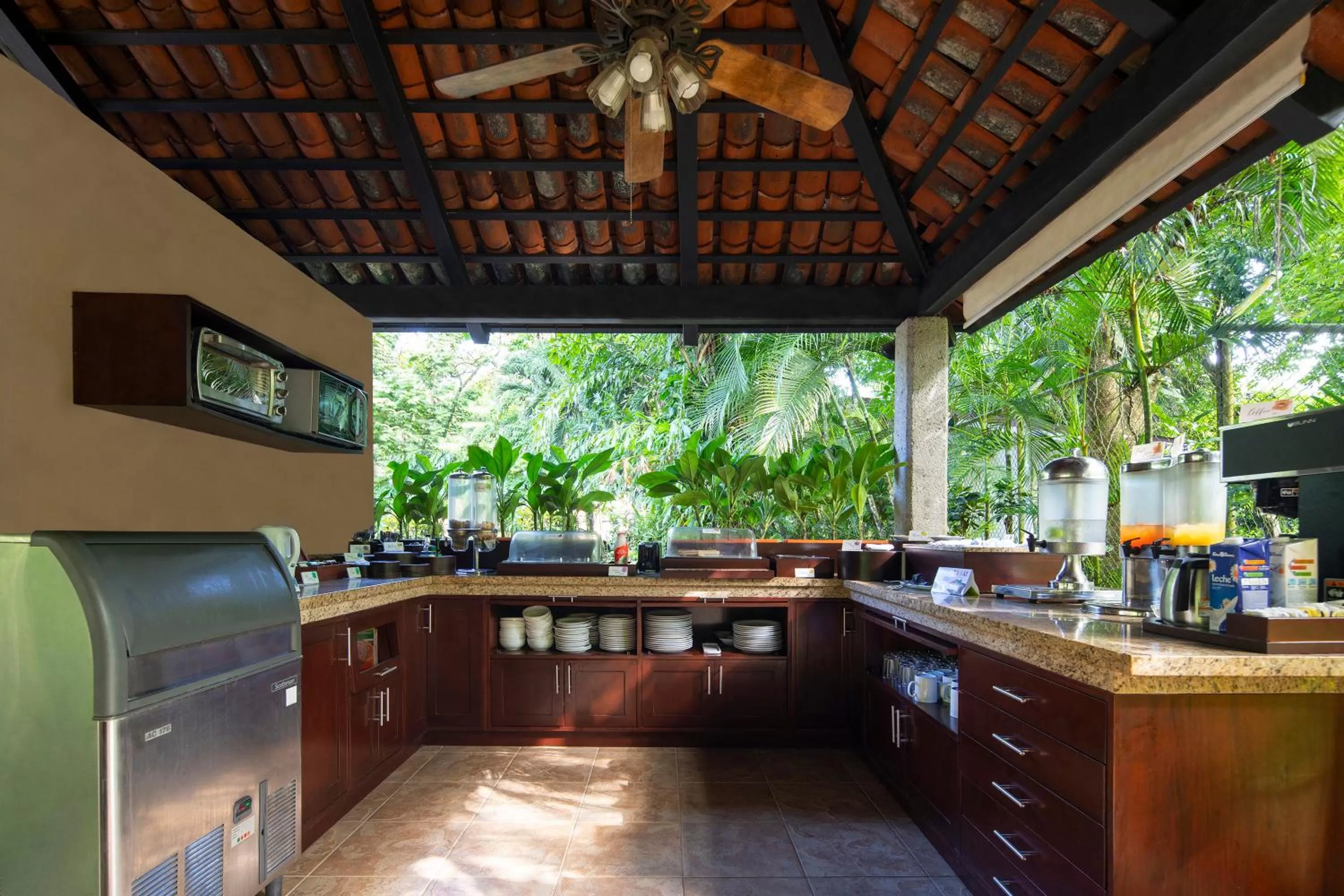 Restaurant/places to eat in Pumilio Mountain & Ocean Hotel