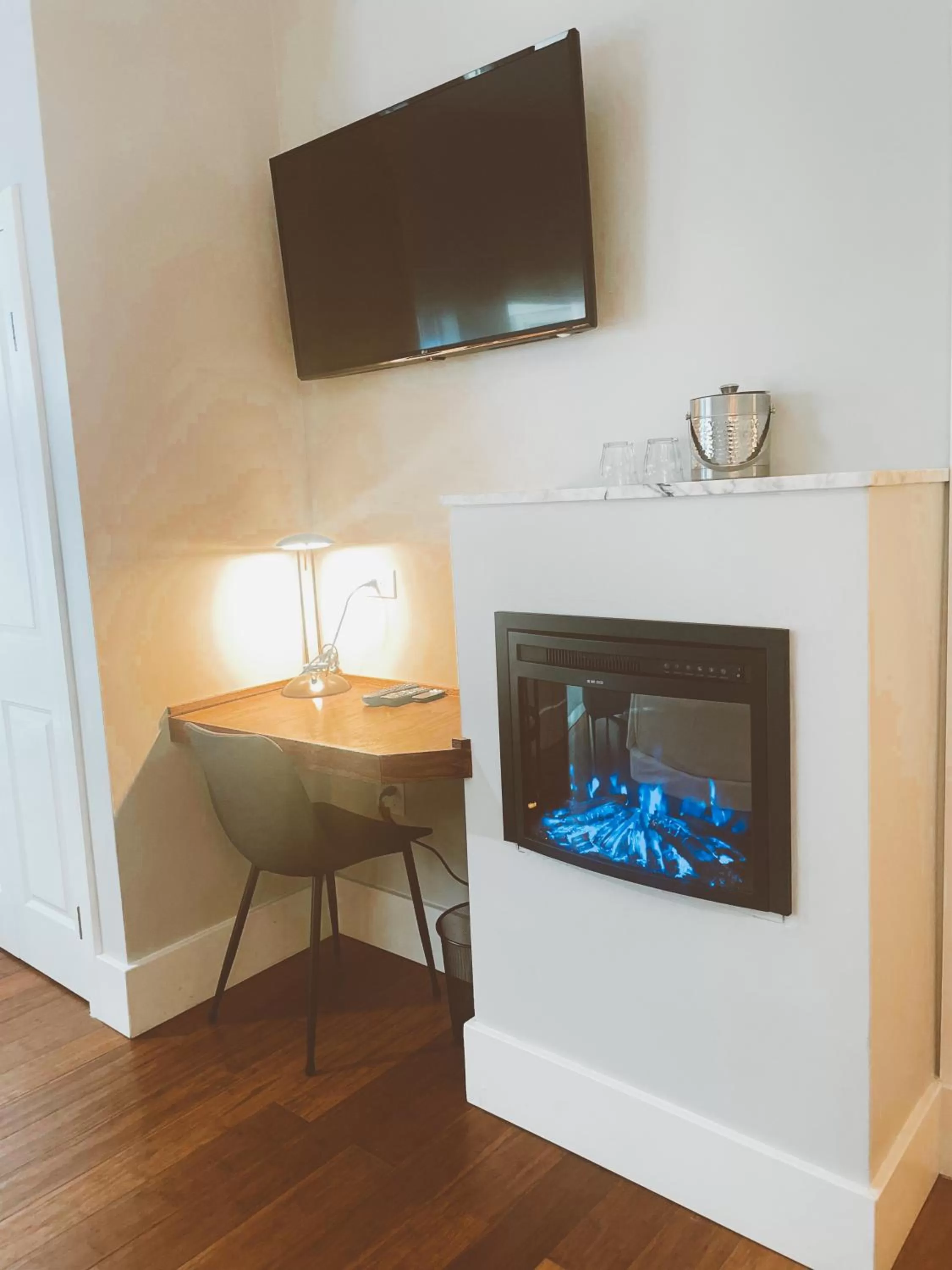 flat iron in Pacific Blue Inn