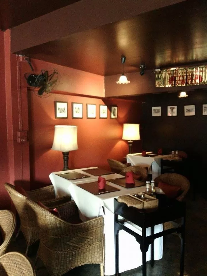 Restaurant/places to eat in Tri Yaan Na Ros Colonial House