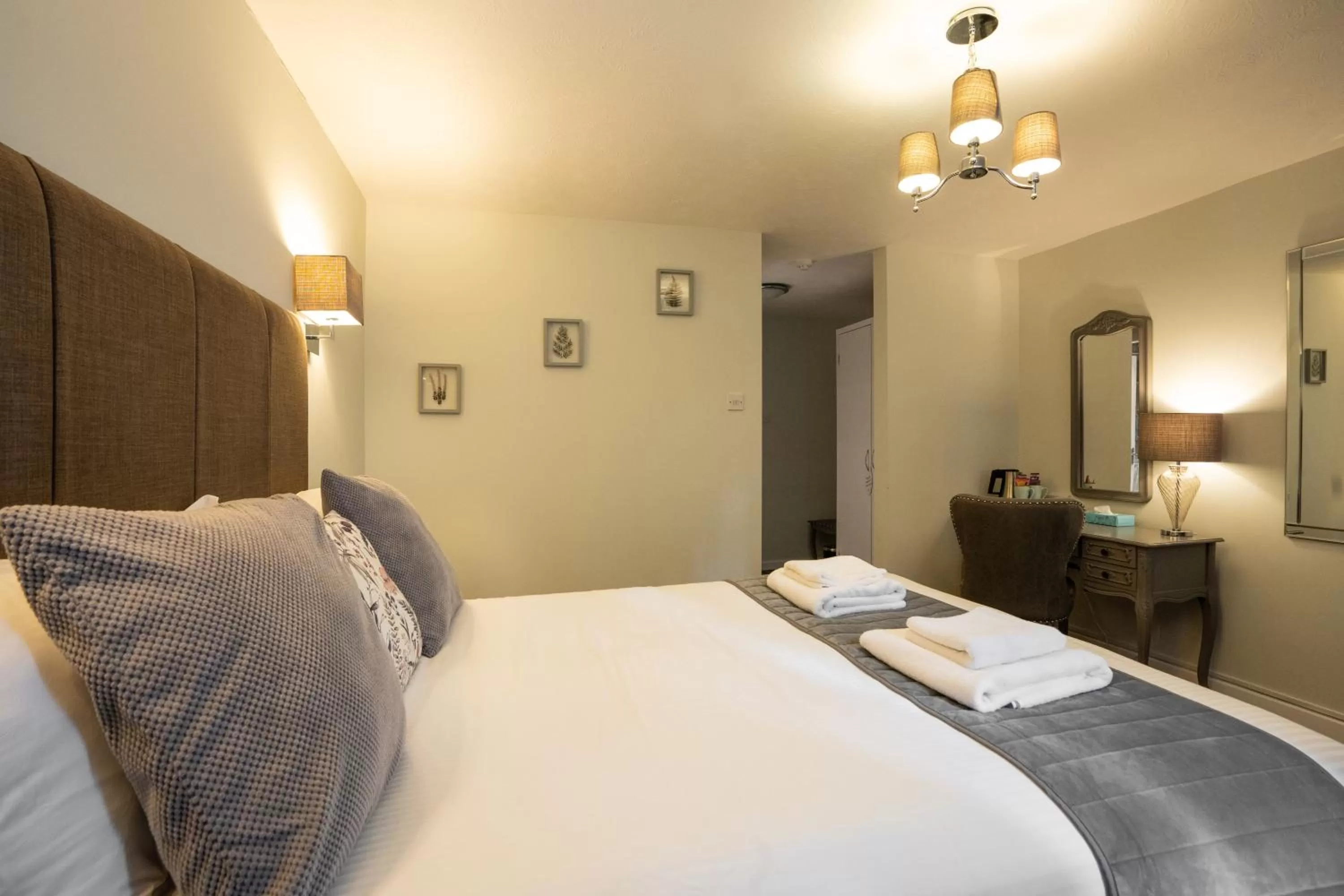 Bed in White Lion Hotel