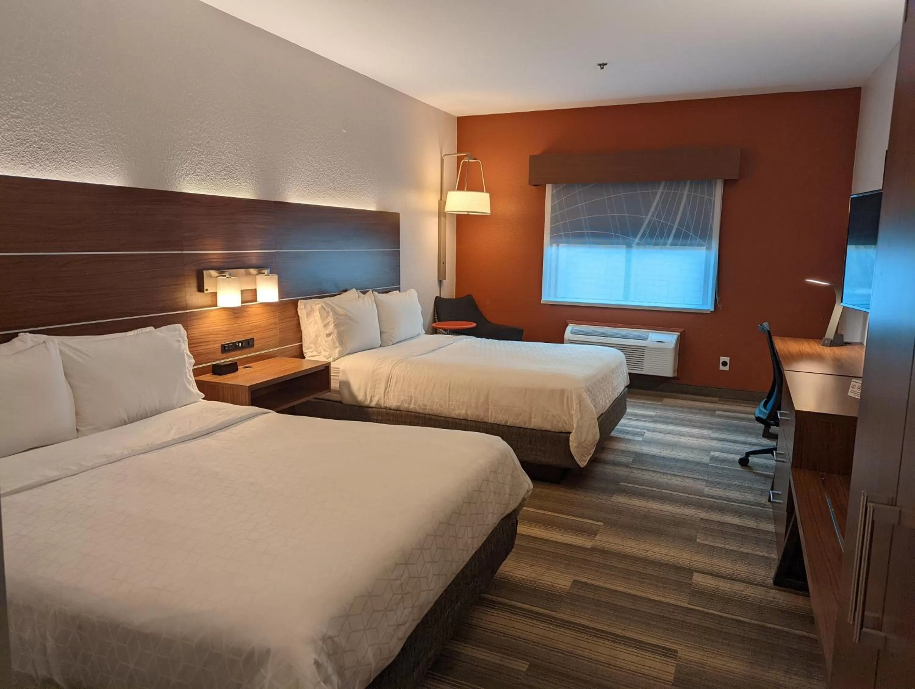 Photo of the whole room, Bed in Holiday Inn Express Winfield - Teays Valley by IHG