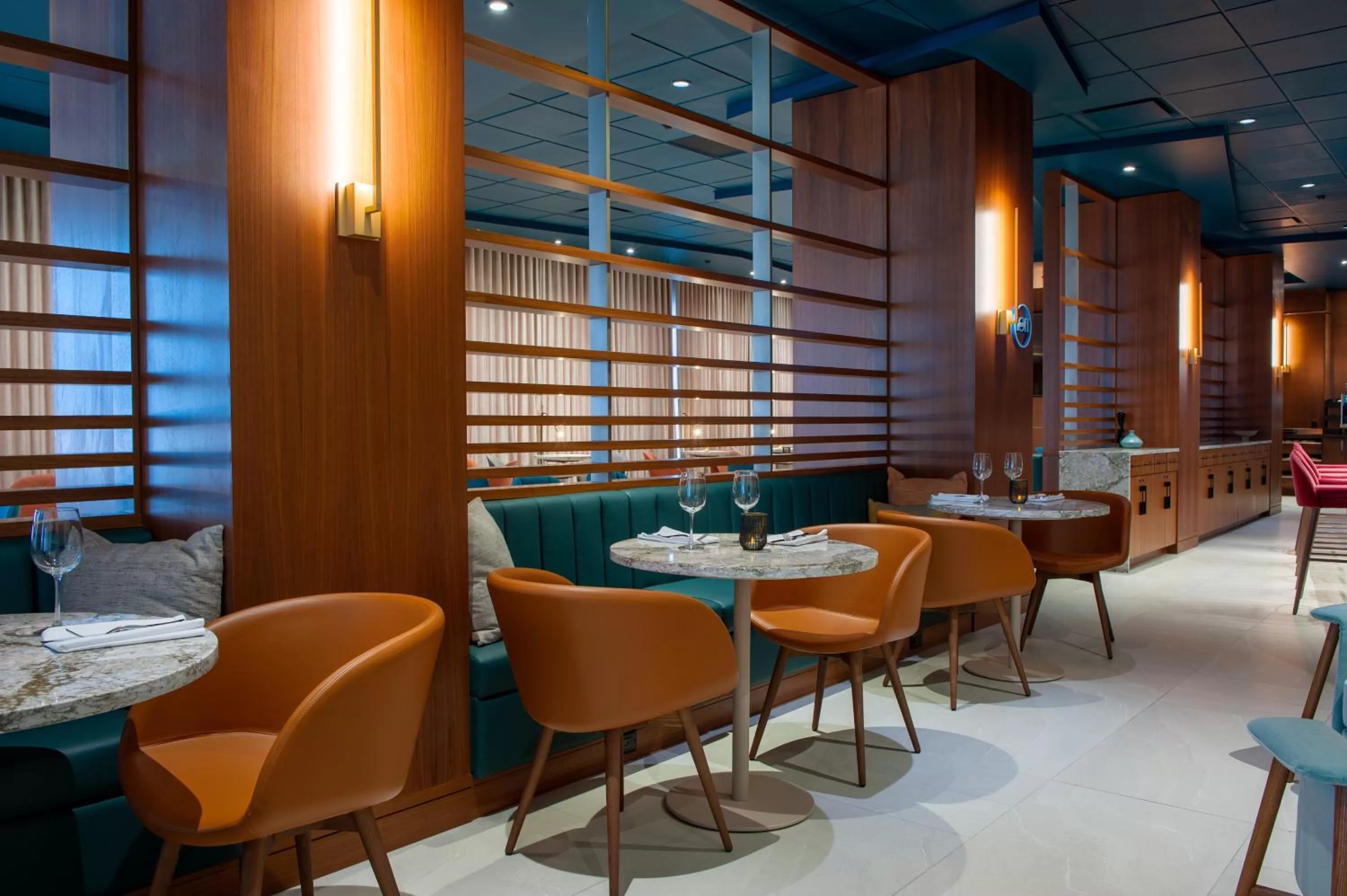 Restaurant/places to eat in Matrix Hotel