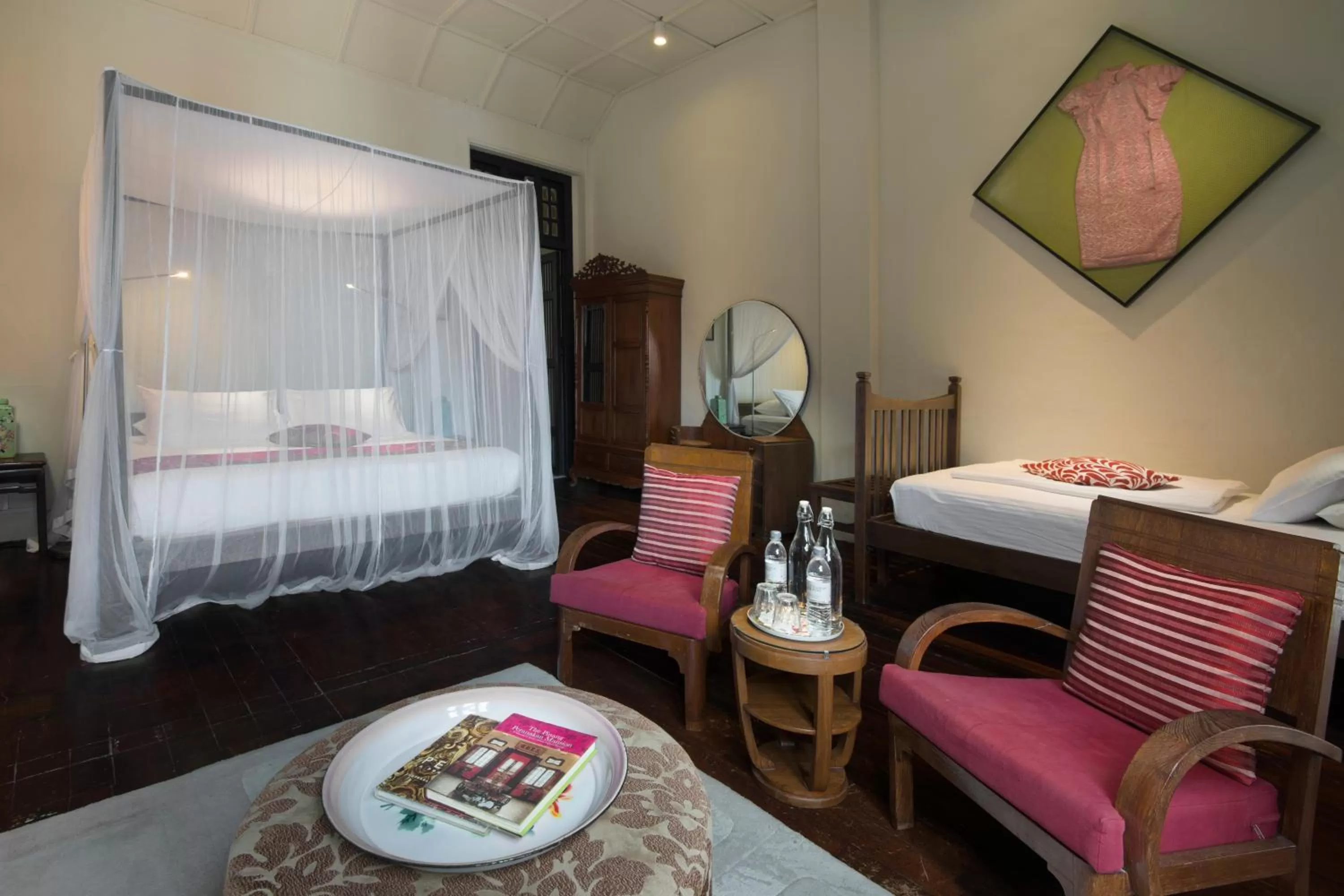 Bathroom, Bed in Noordin Mews