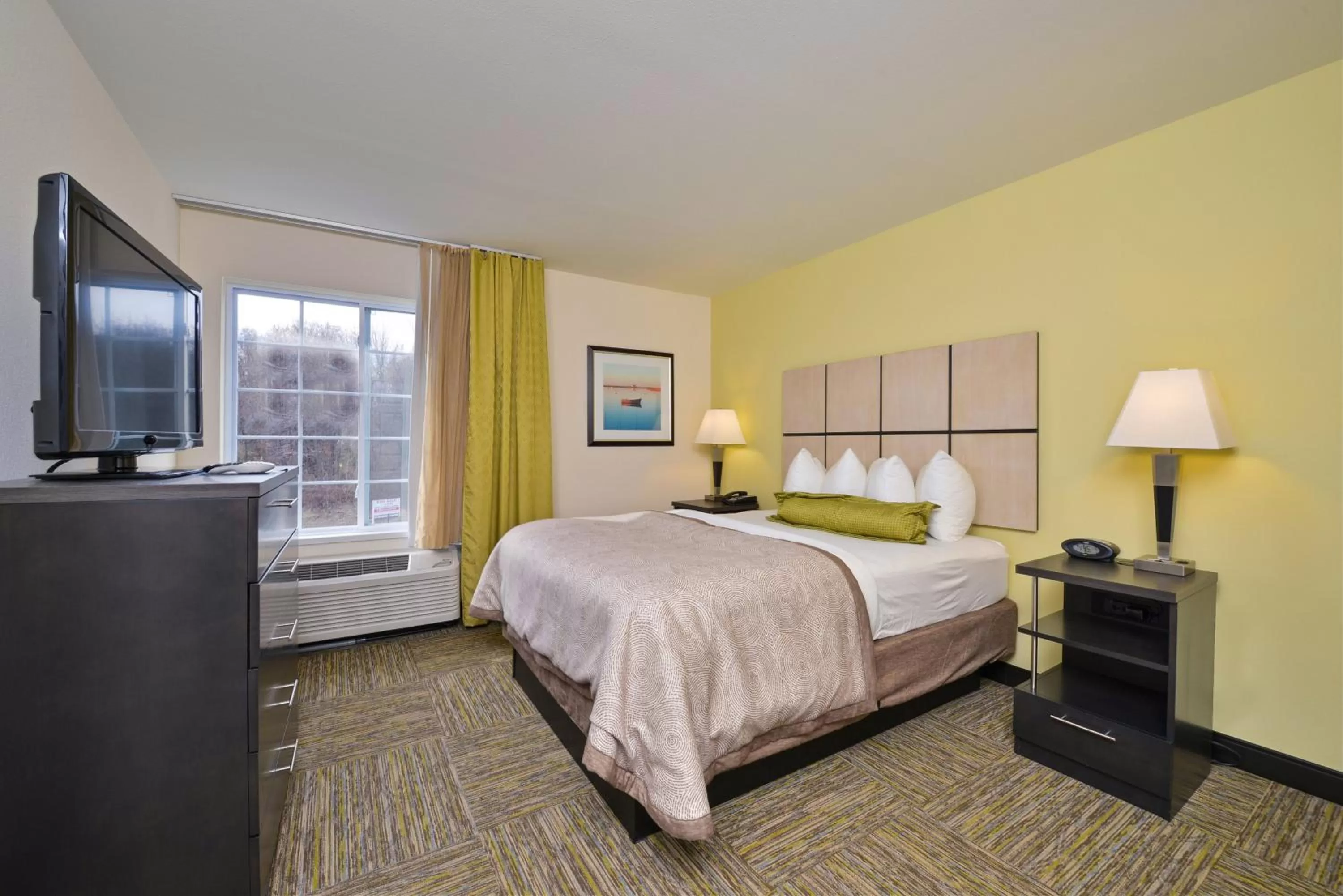 Photo of the whole room, Bed in Candlewood Suites Harrisburg-Hershey by IHG