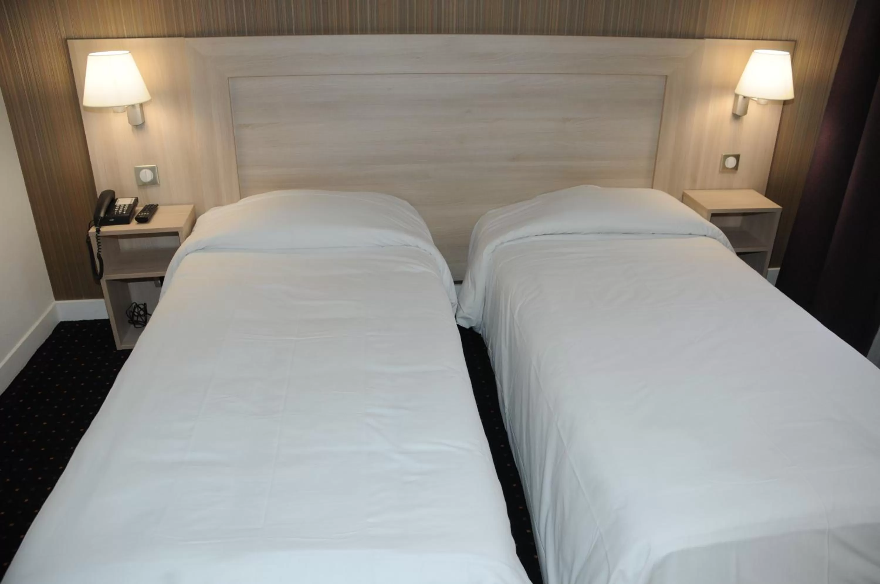 Photo of the whole room, Bed in Hôtel Patio Brancion