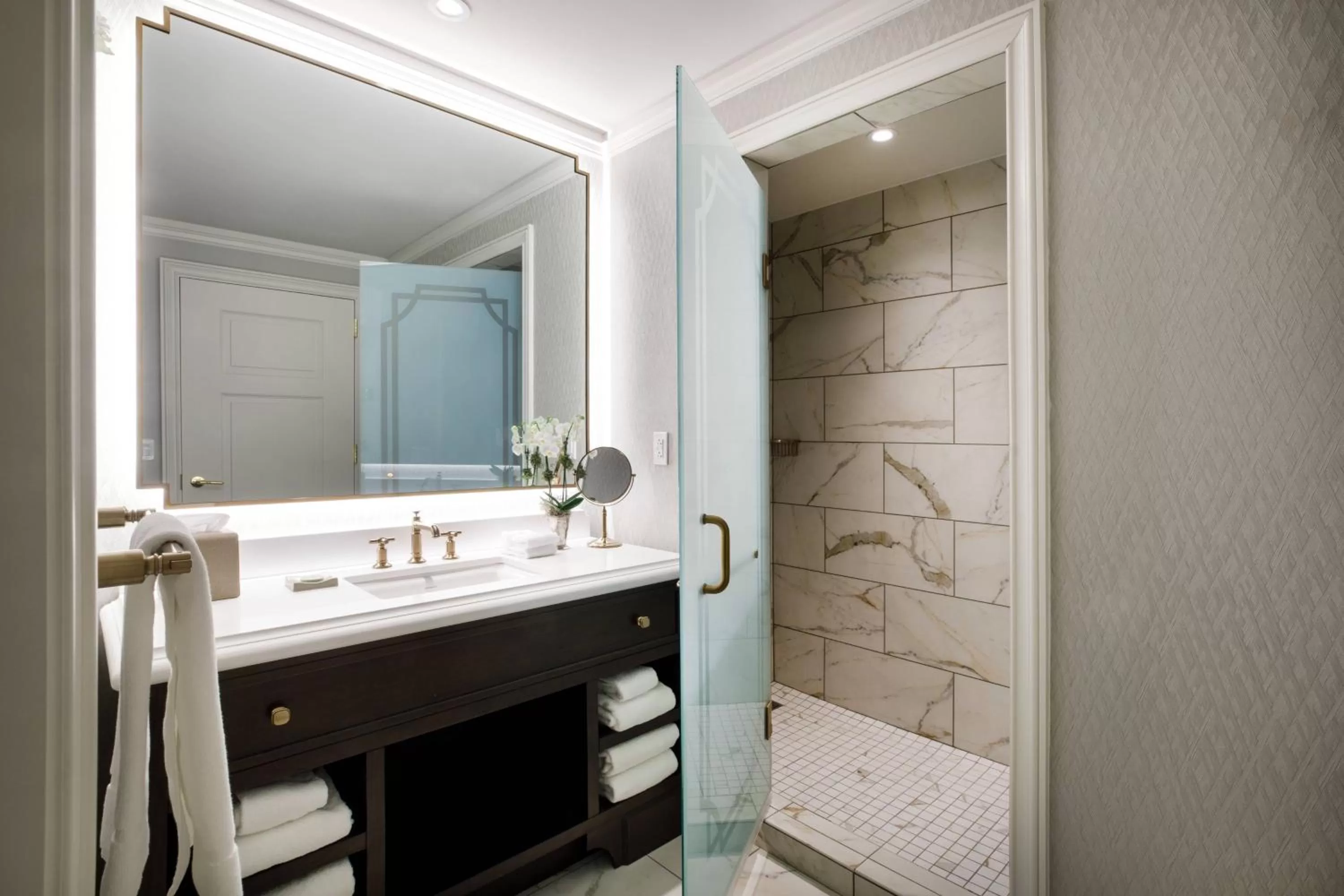 Bathroom in Hotel Carmichael, Autograph Collection