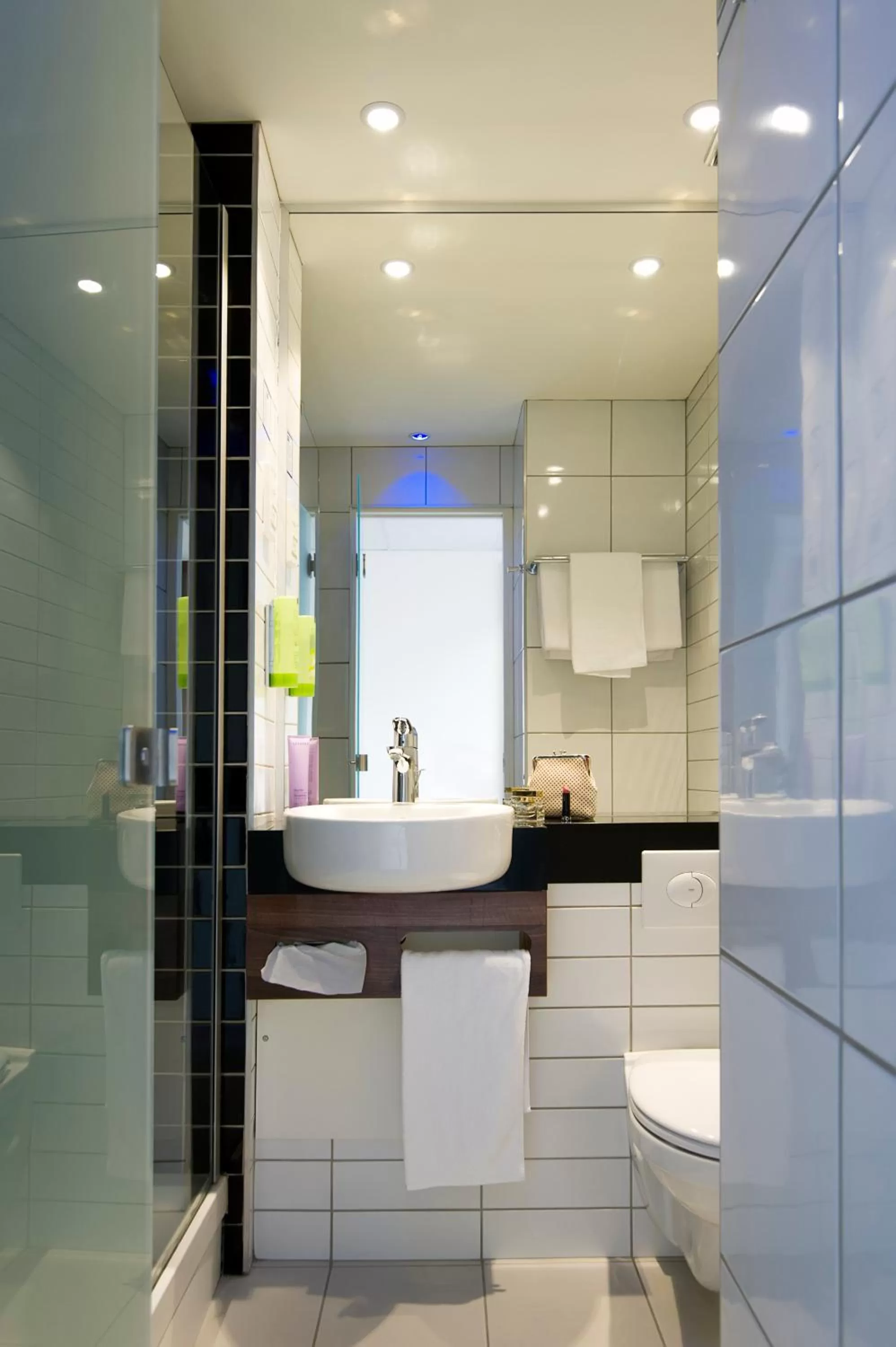 Bathroom in Holiday Inn Express Lille Centre by IHG