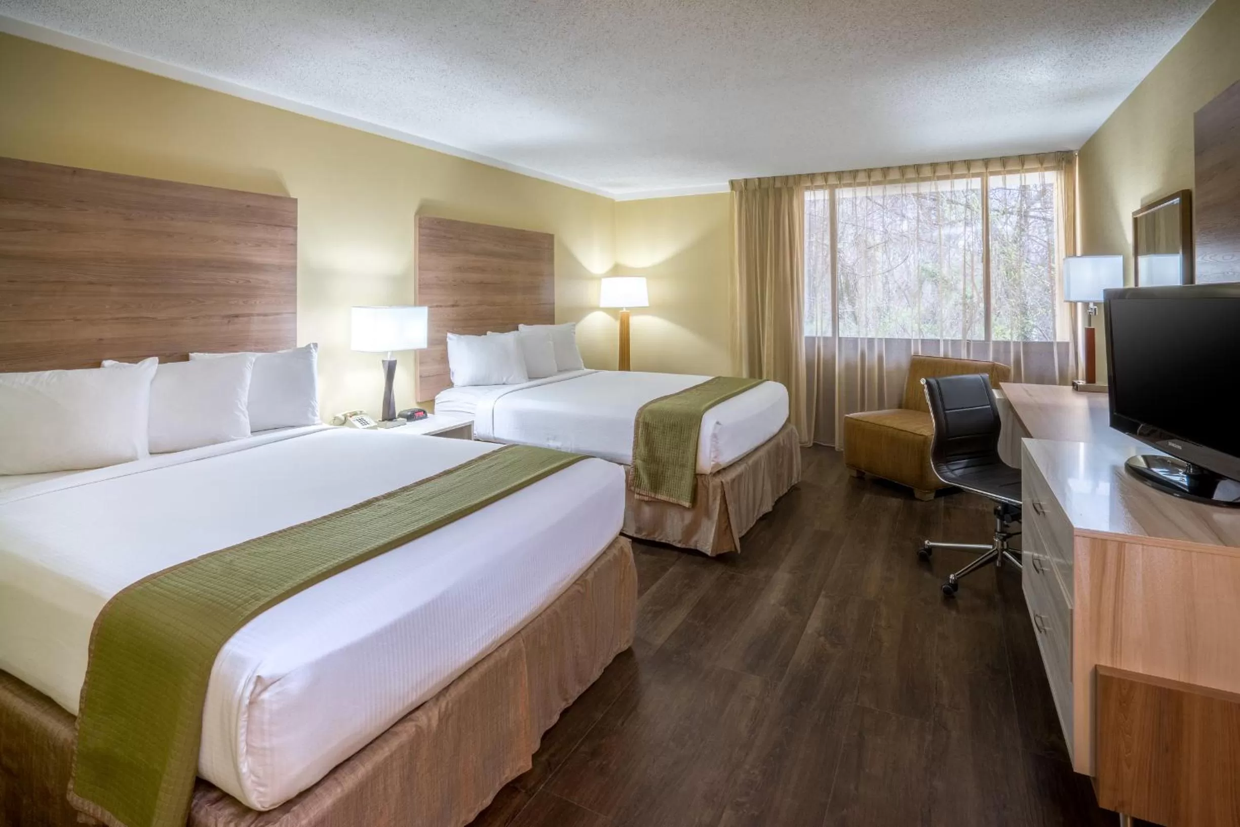 Bed in Wyndham Garden Washington DC North