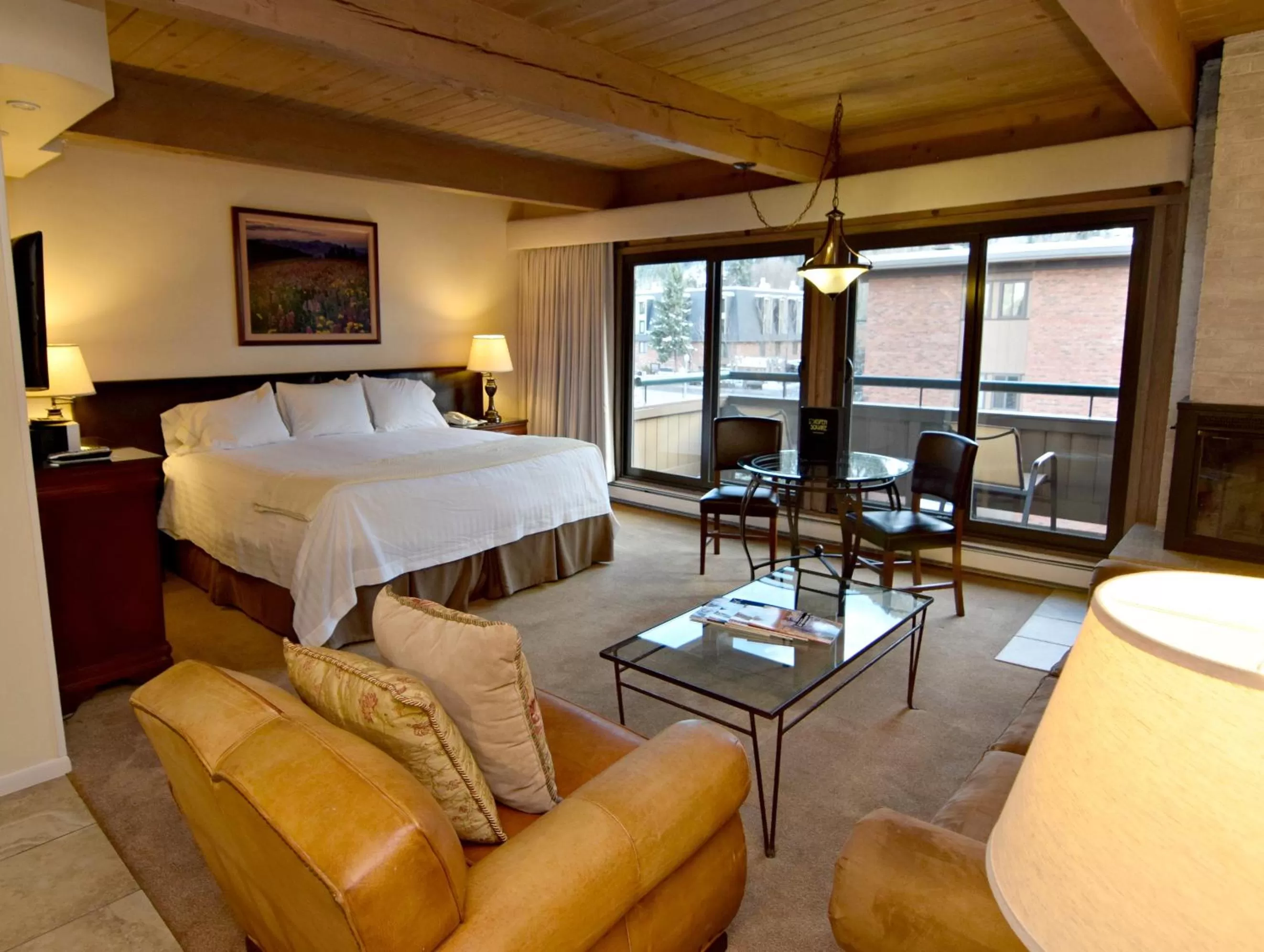 Balcony/Terrace, Bed in Aspen Square Condominium Hotel