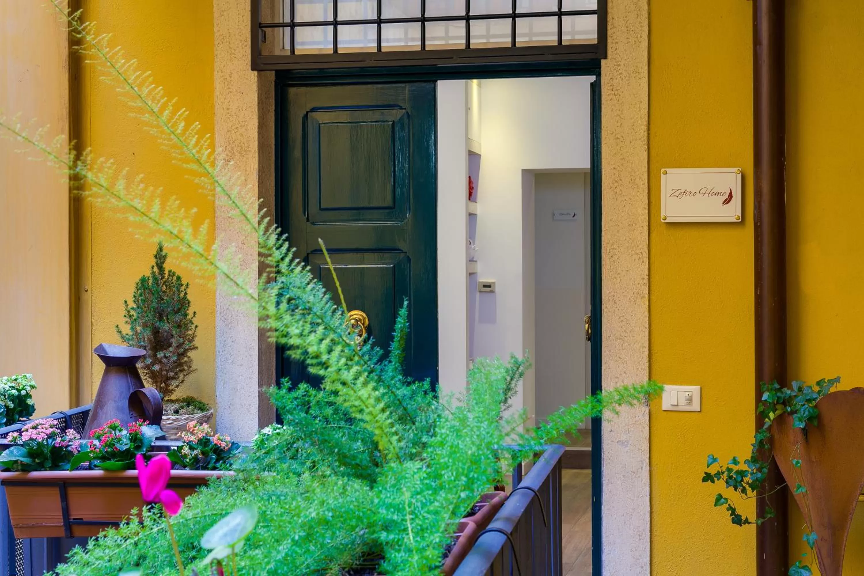 Facade/entrance in Zefiro Home