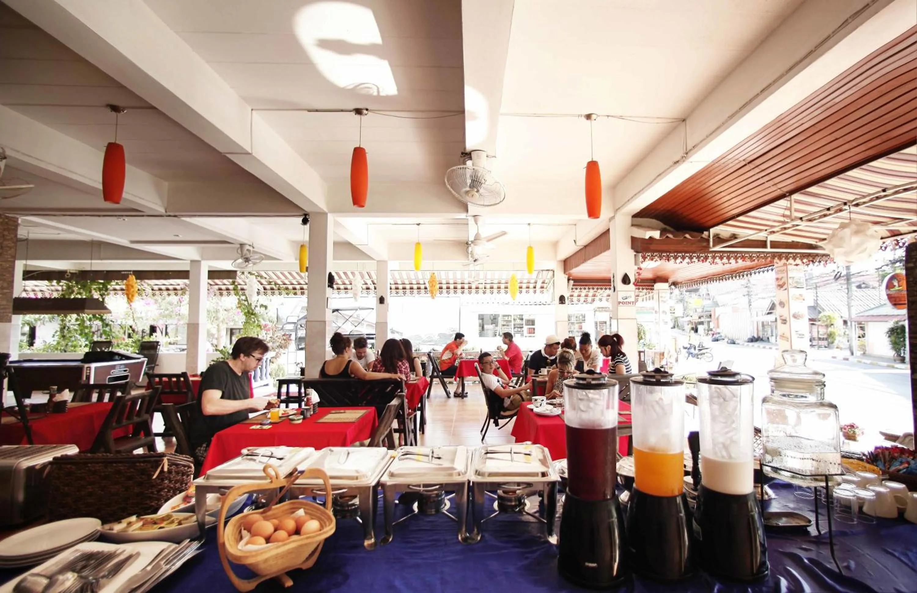 Restaurant/places to eat in Lotus Friendly Hotel