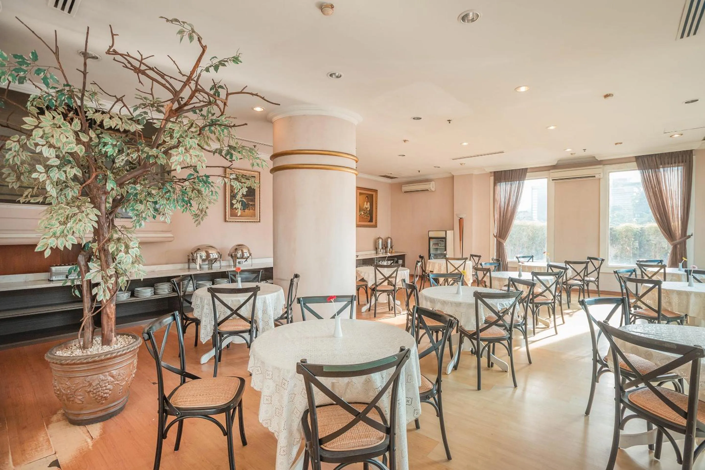 Restaurant/places to eat in Hotel Bulevar Tanjung Duren Jakarta