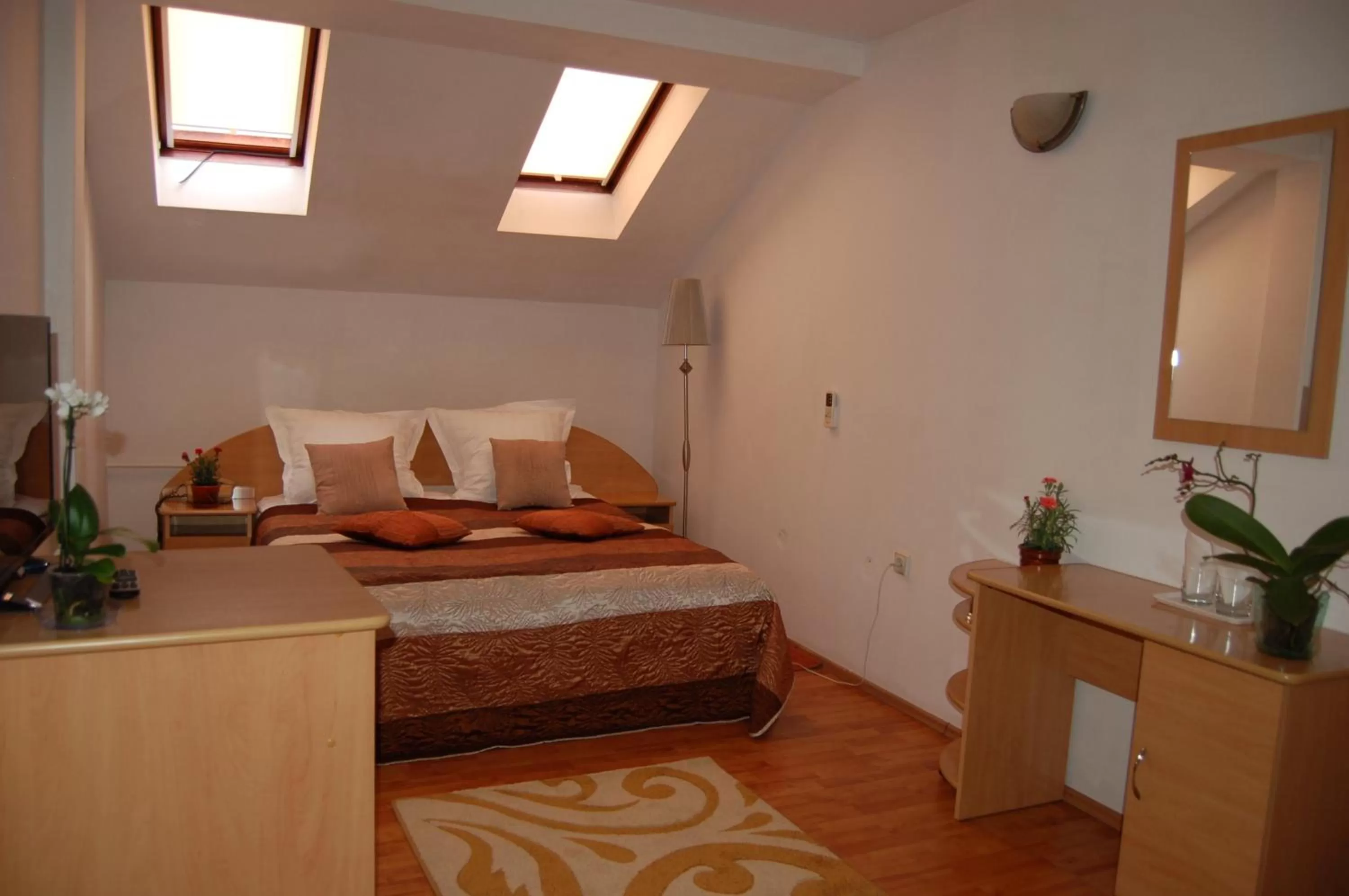 Bed in Motel Maestro