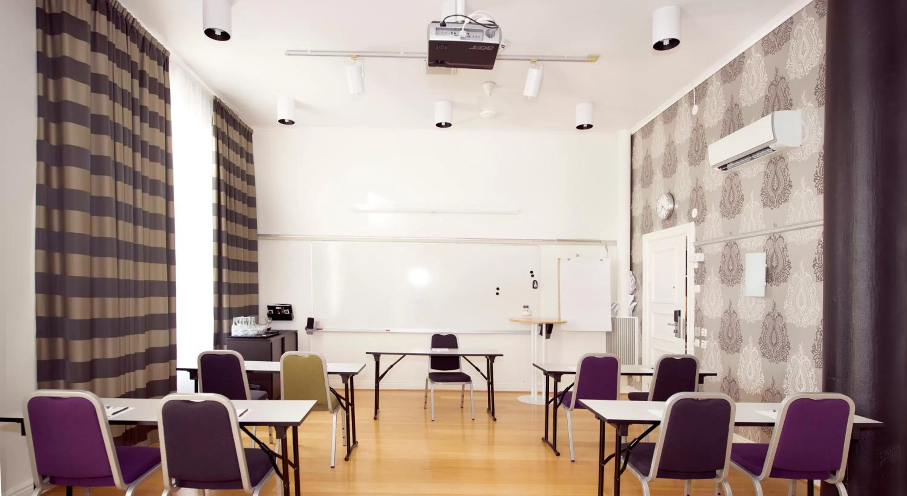 Banquet/Function facilities in Home Hotel Post