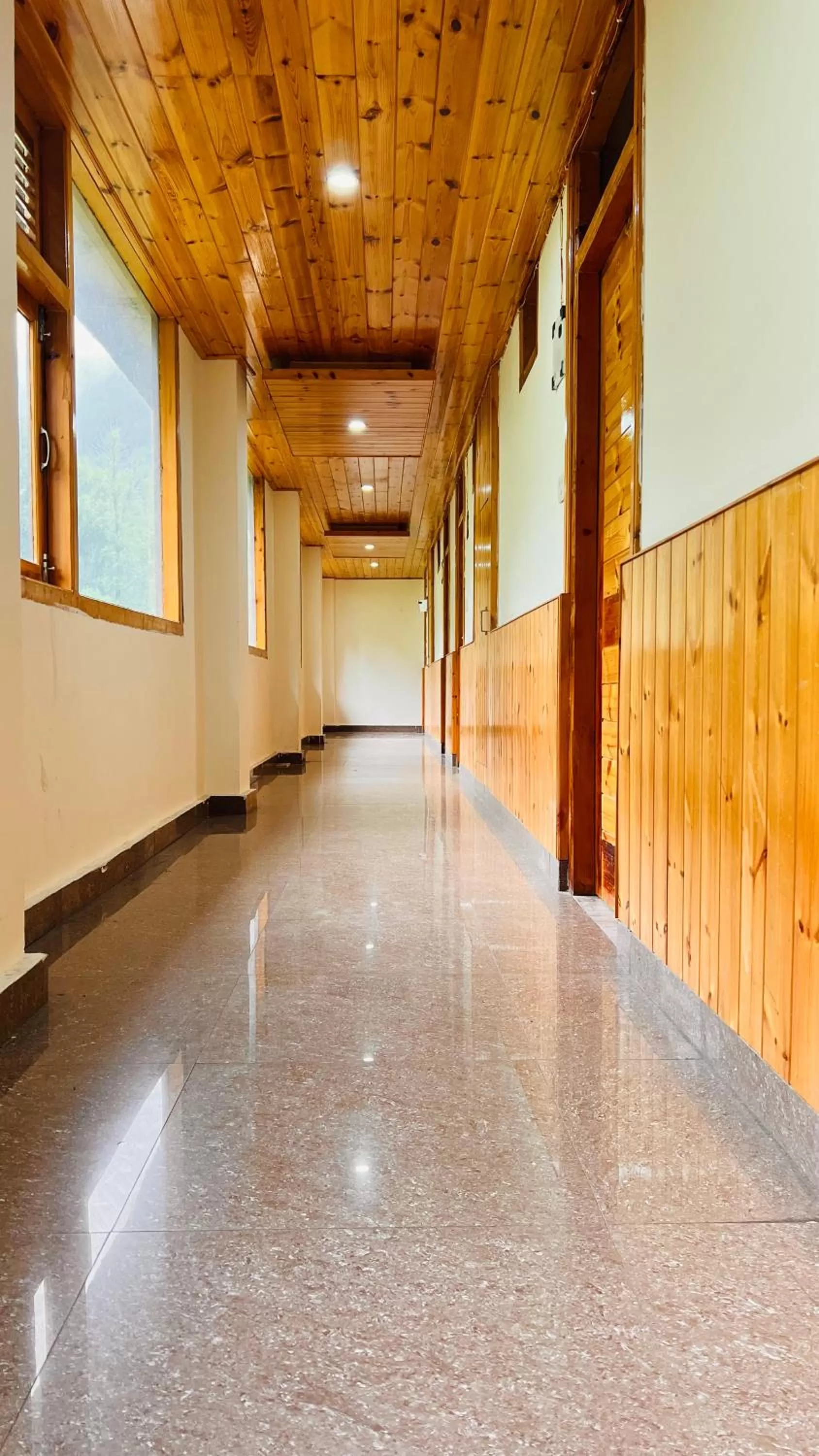 Himalayan Riverside Resort, Manali