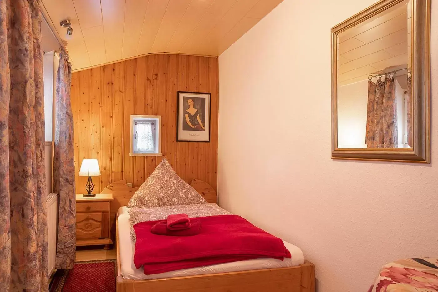 Single Room in Hotel & Restaurant Sichelschmiede Single Room in Hotel & Restaurant Sichelschmiede