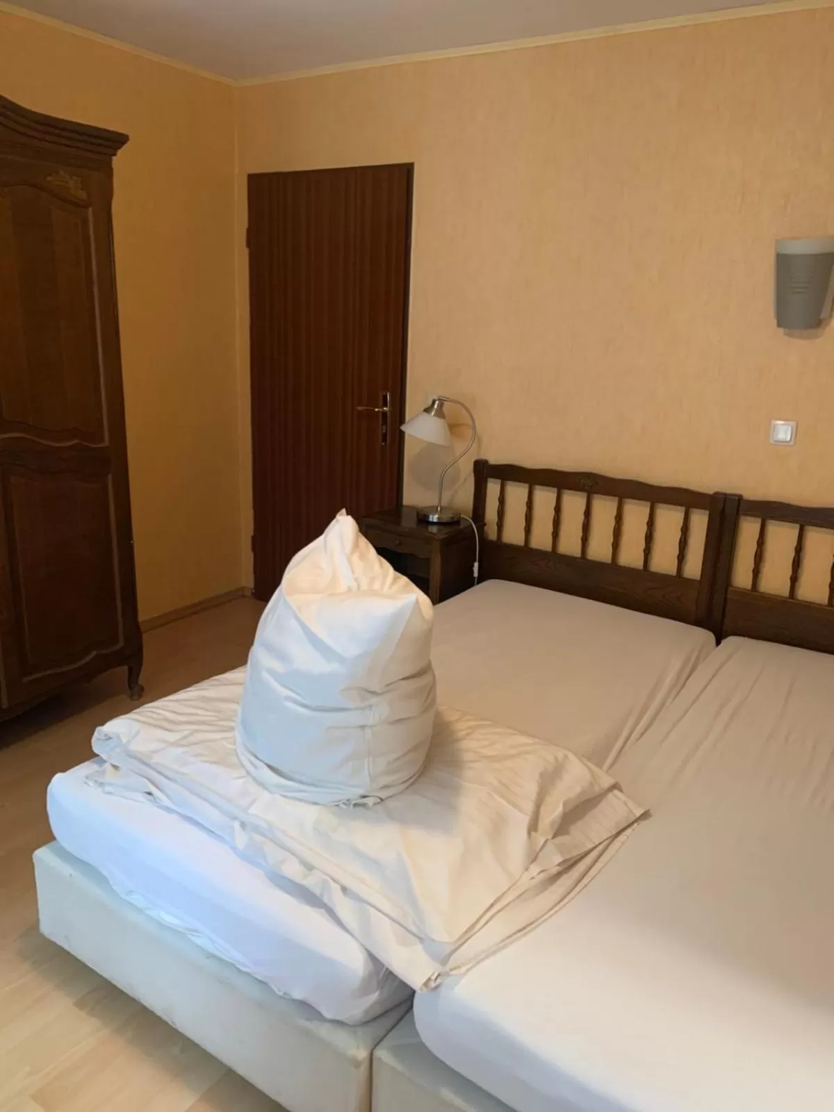 Bed in Hotel Restaurant El Greco bei der Taffingsmühle