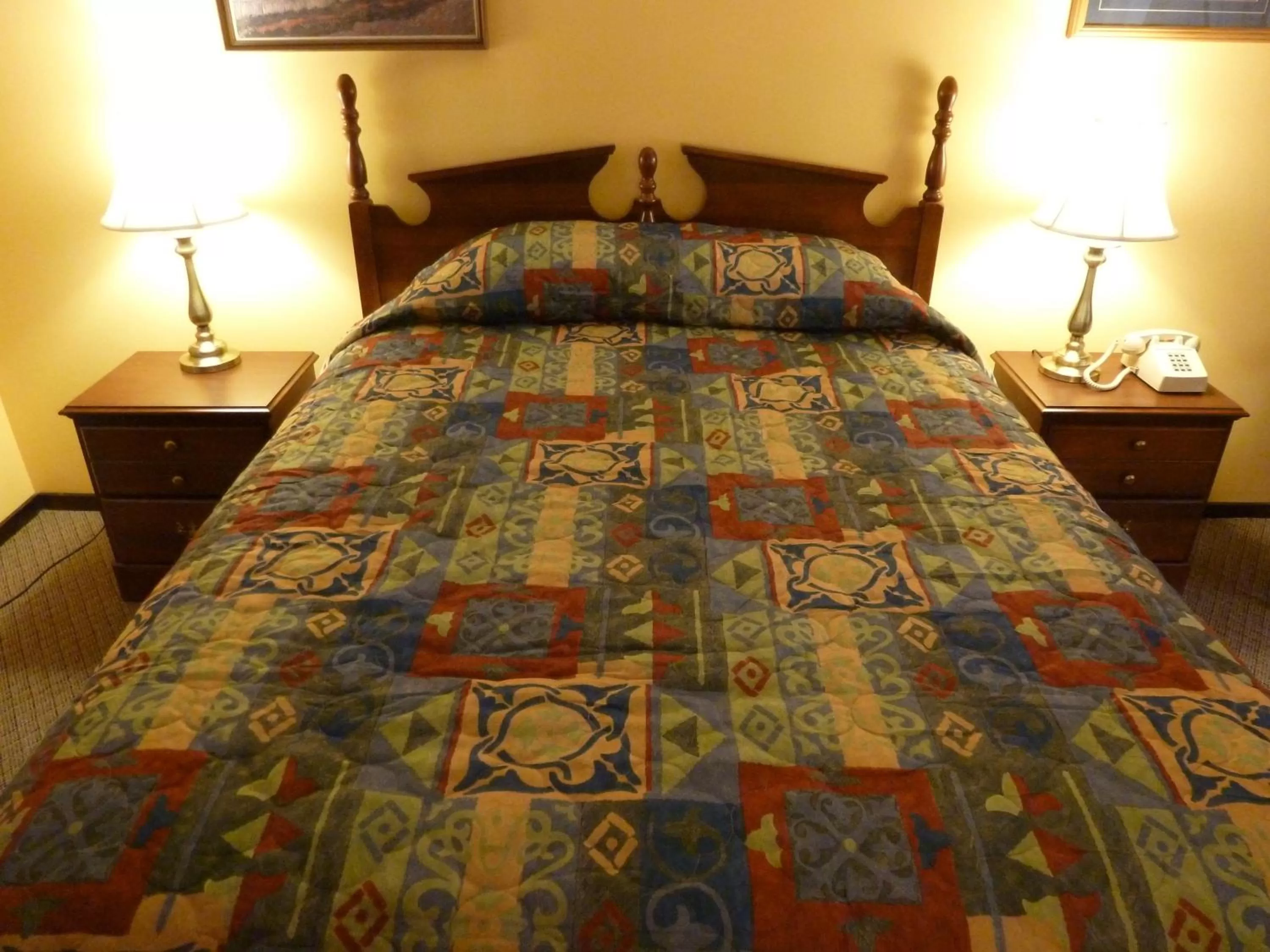 Bed in Viking Motel