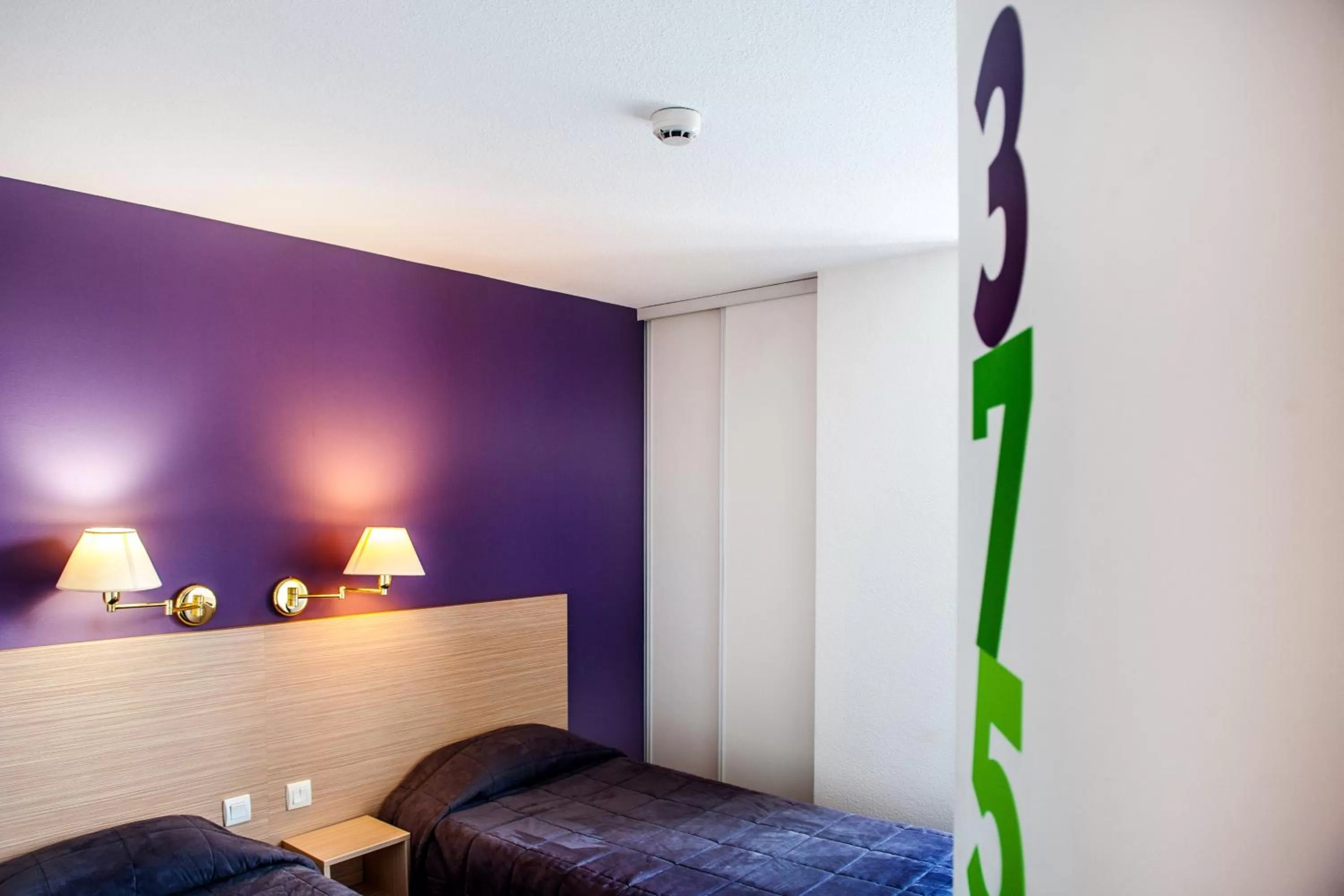 Bedroom, Bed in Hôtel Continental