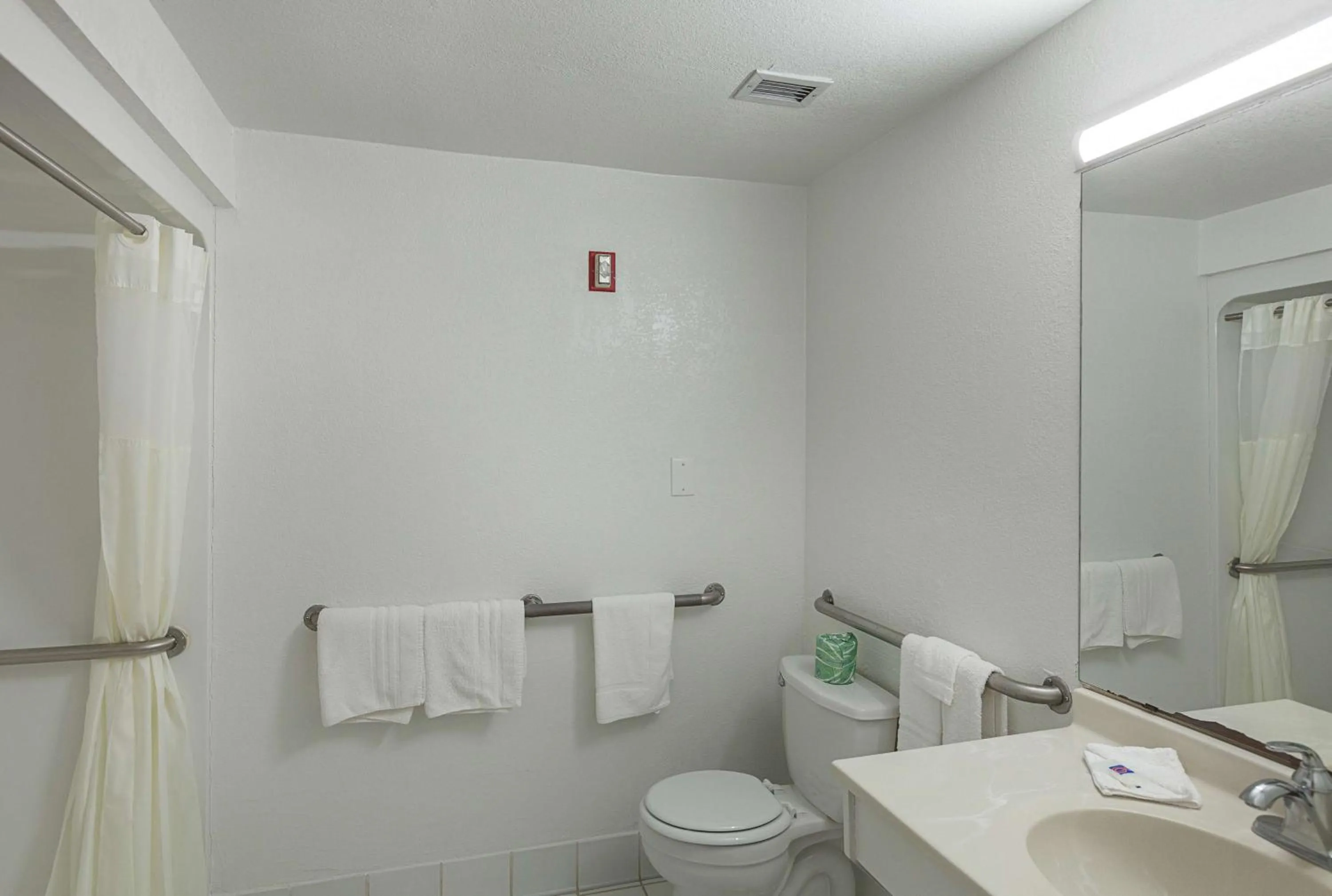 Toilet in Motel 6-Bedford, TX - Fort Worth