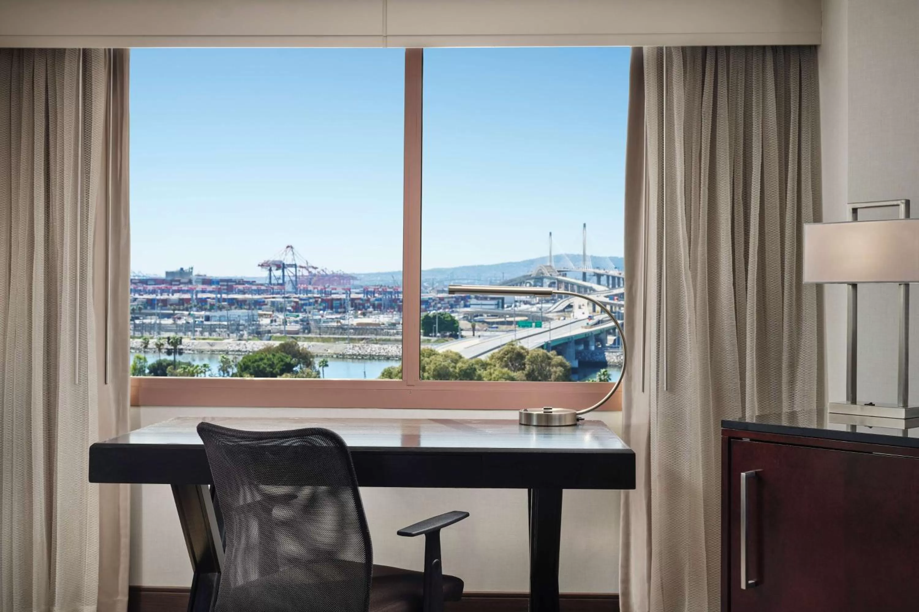 Bedroom in Hilton Long Beach Hotel