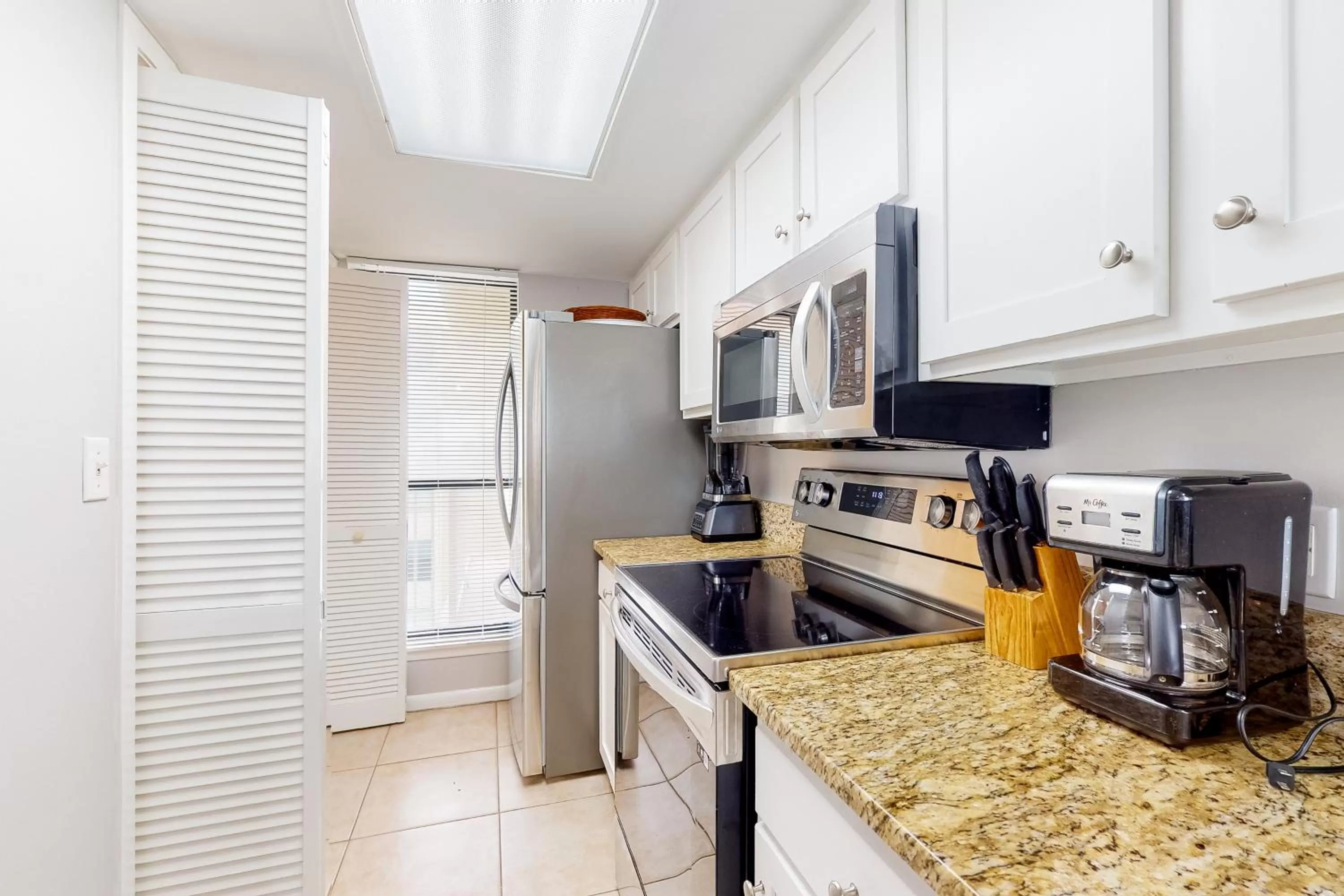 Kitchen/Kitchenette in Whaler 5B