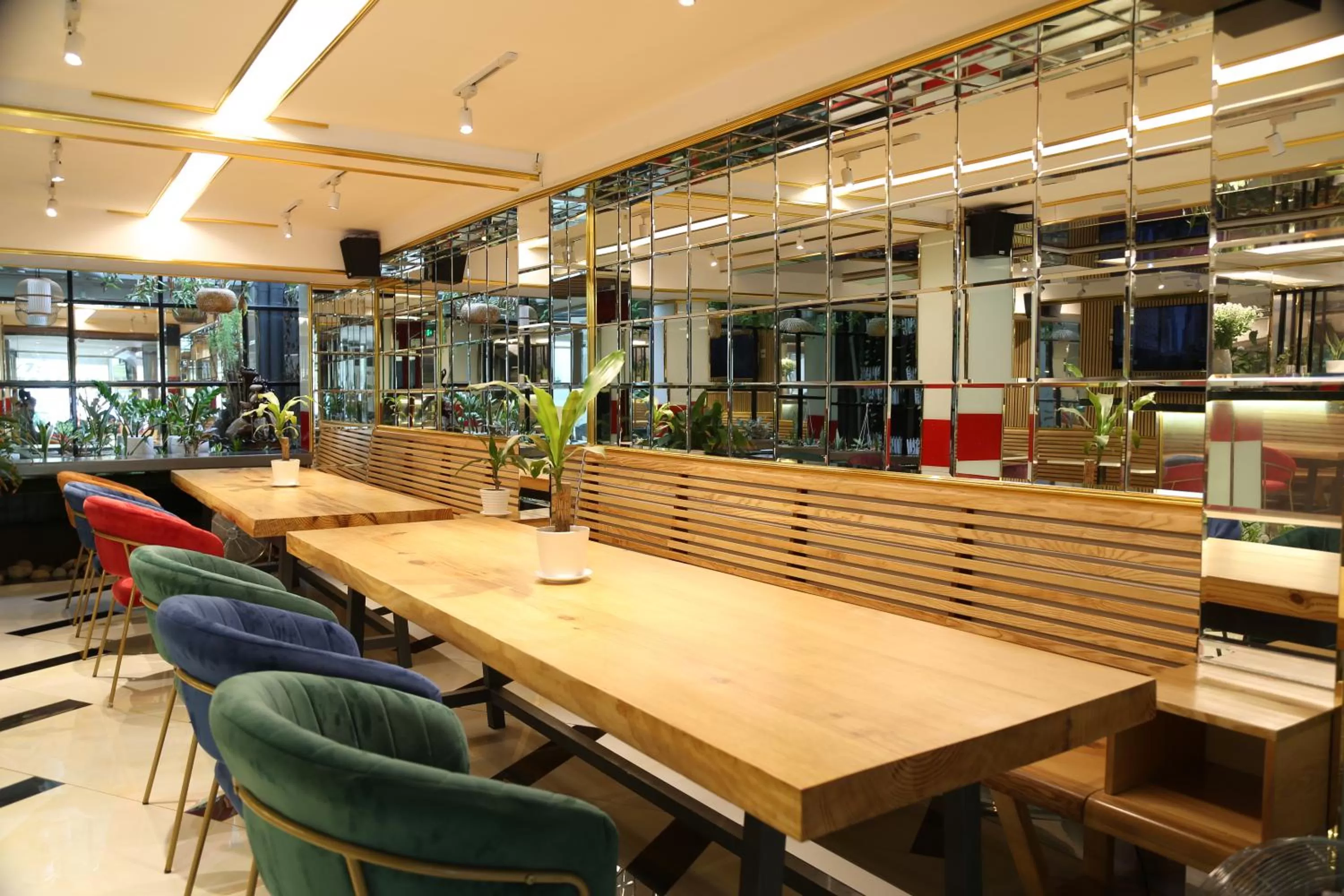 Restaurant/places to eat in THE QUEENDOR BOUTIQUE HOTEL