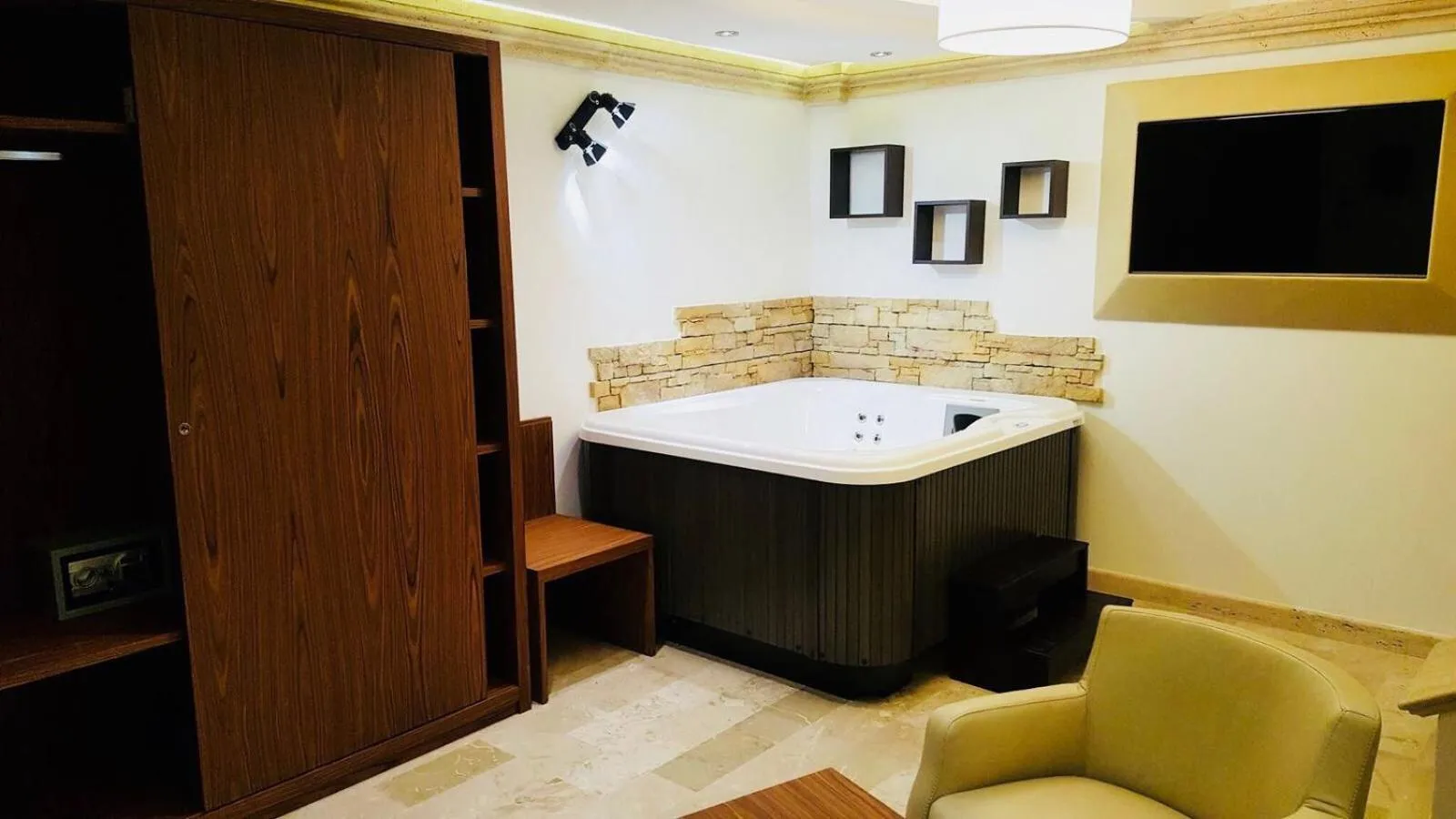 Swimming pool in BHB Hotel