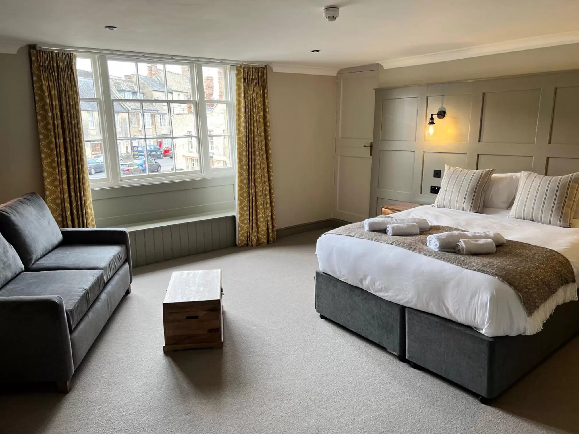 Bedroom, Bed in The Punchbowl Inn