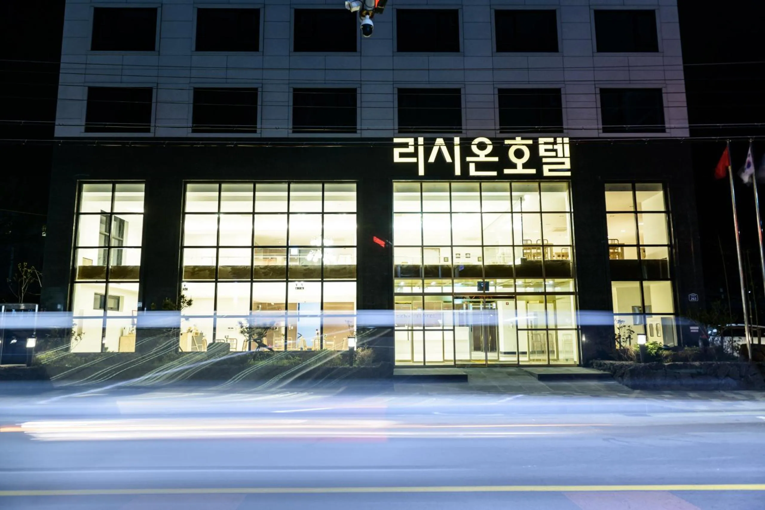 Facade/entrance in Rezion Hotel