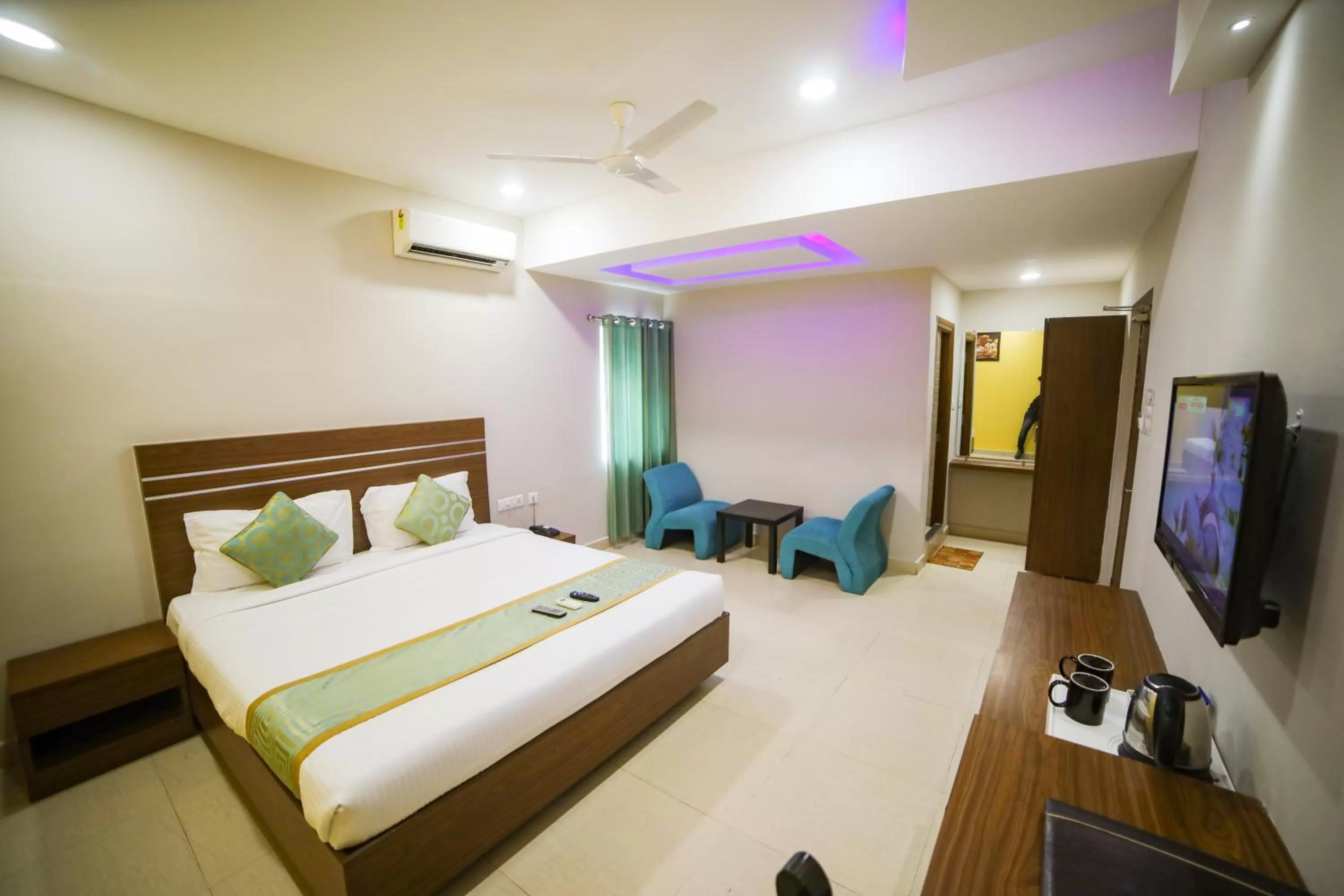 Coffee/tea facilities in Hotel Golden Leaves