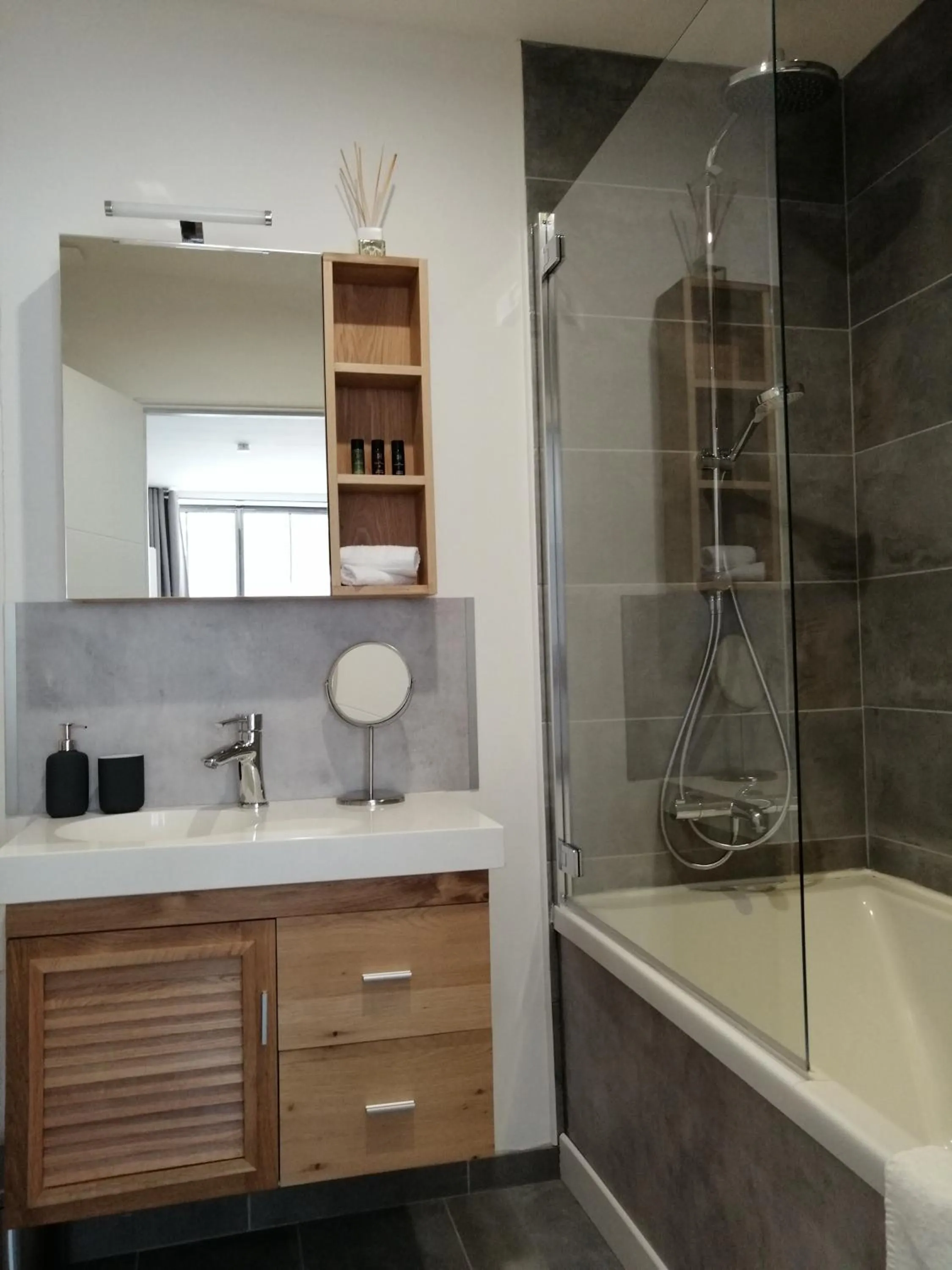 Bathroom in La Maison Grivolas Appartements et Maison d'hôtes