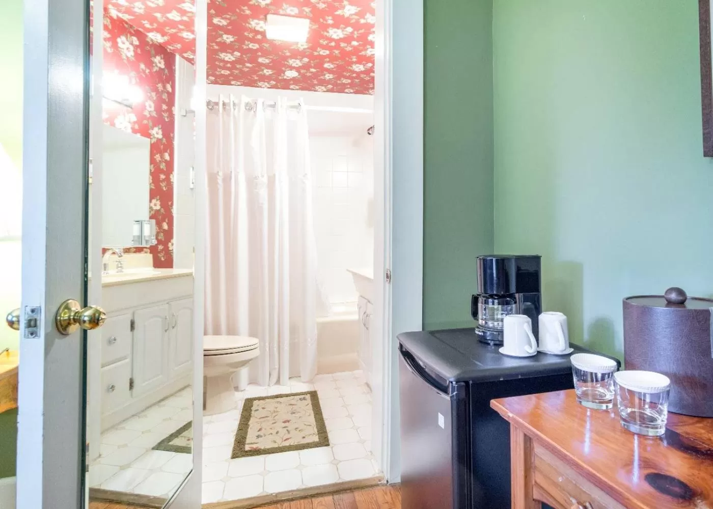 Bathroom in Highland Lake Inn & Resort - Flat Rock